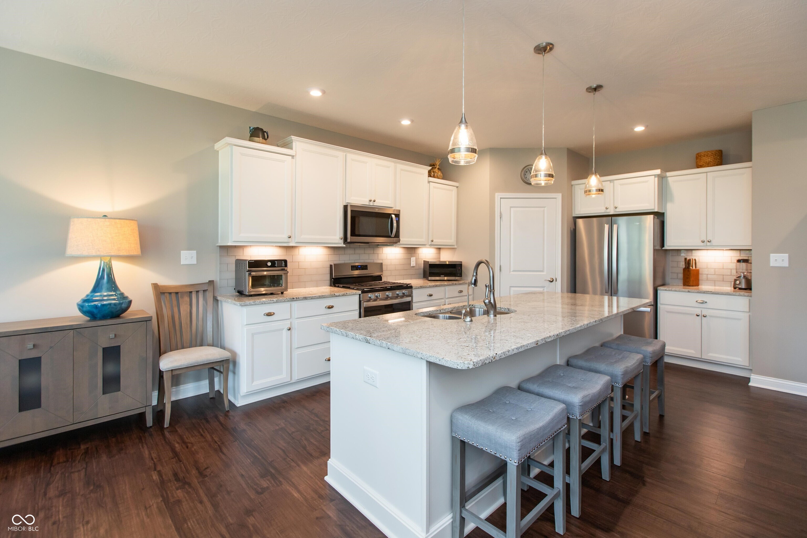 3960 Abbotsford Drive