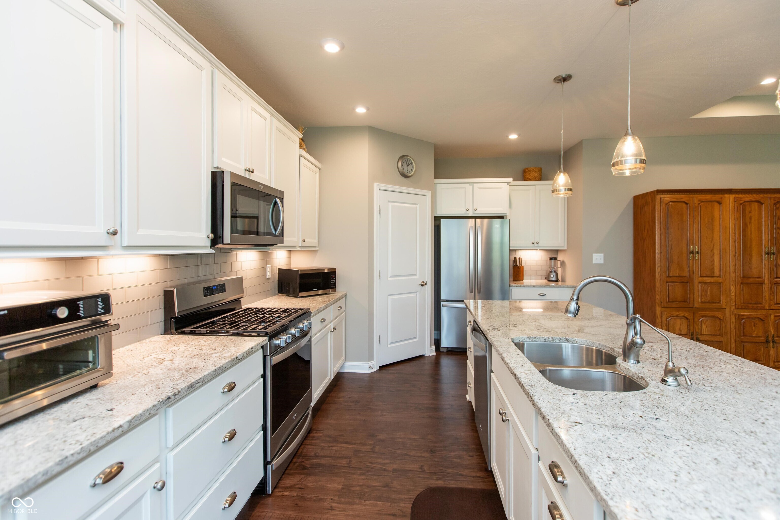 3960 Abbotsford Drive