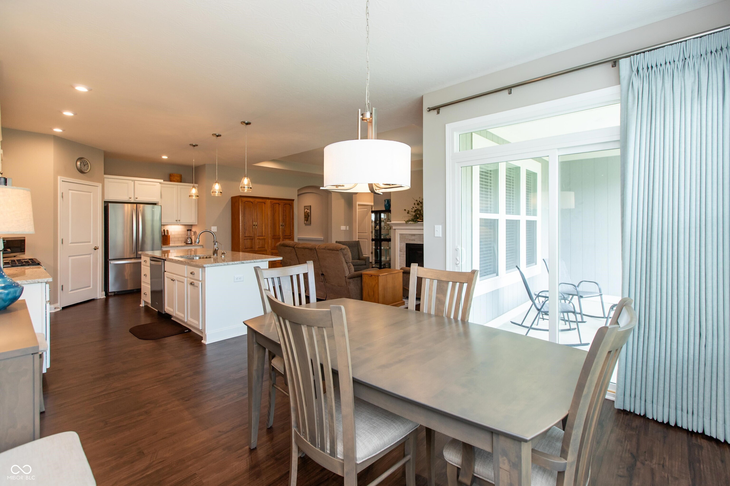 3960 Abbotsford Drive