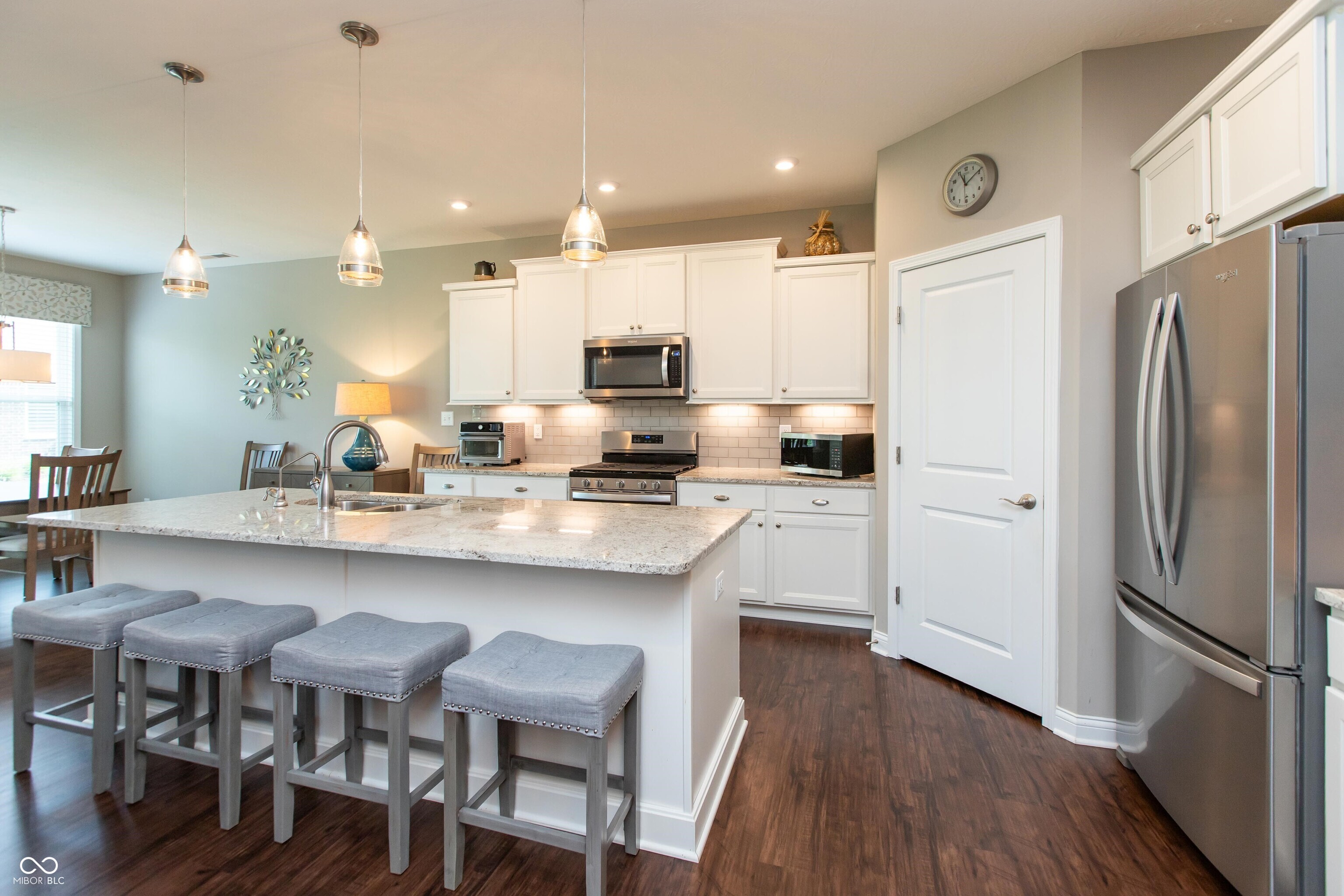 3960 Abbotsford Drive