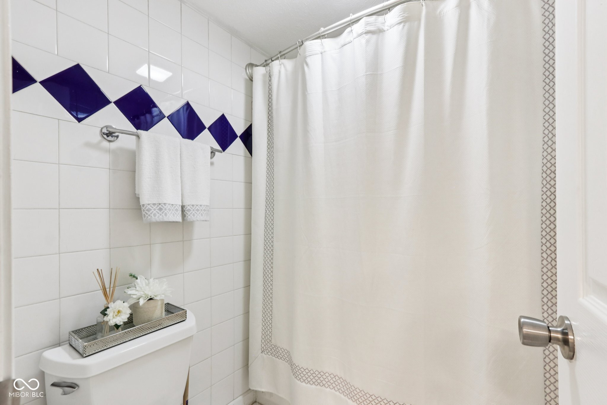 8168 Shorewalk Drive Unit: APT D
