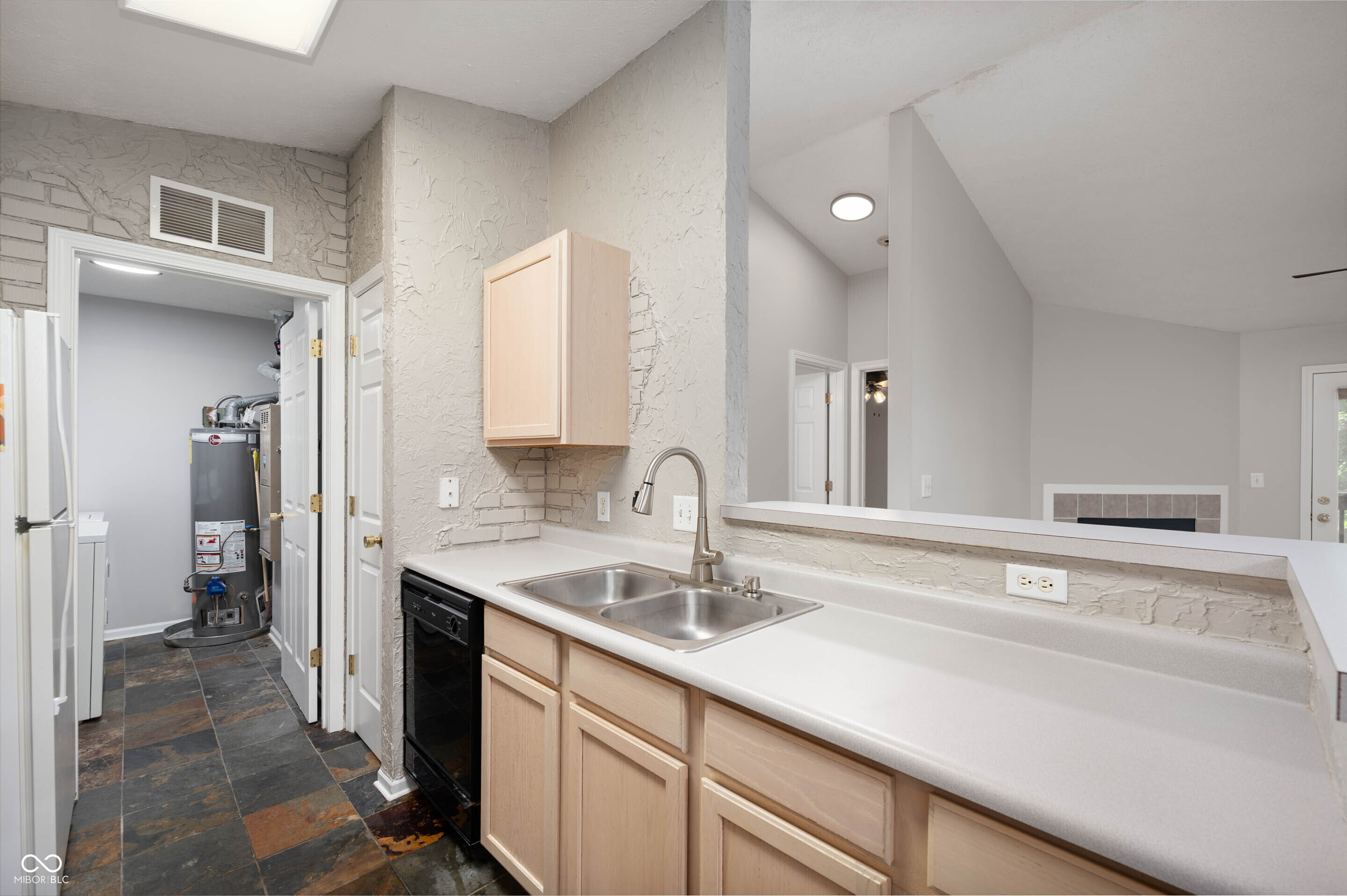 207 Keats Court Unit: APT 205