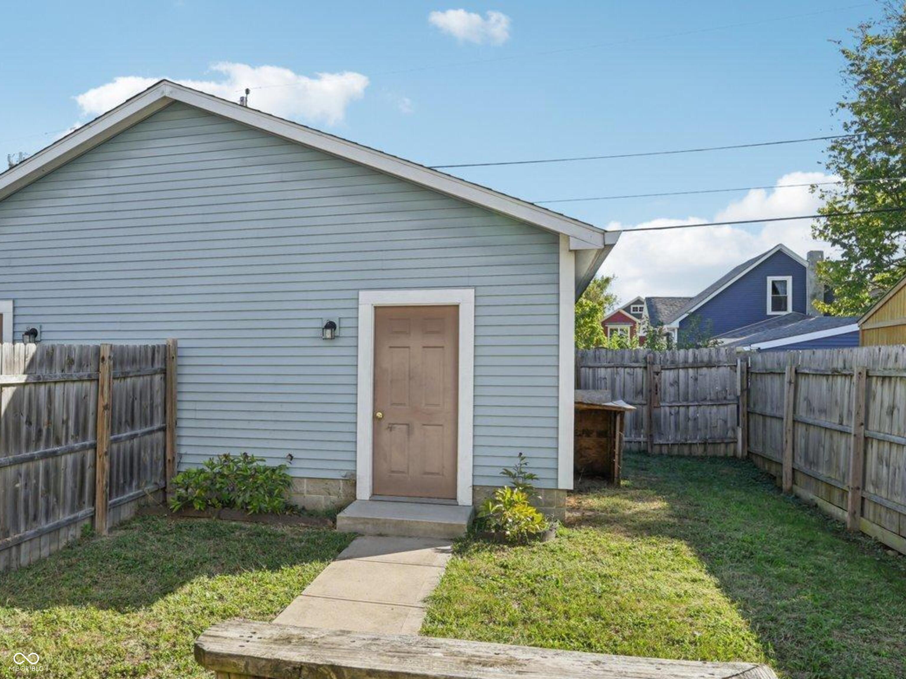 2053 Bellefontaine Street