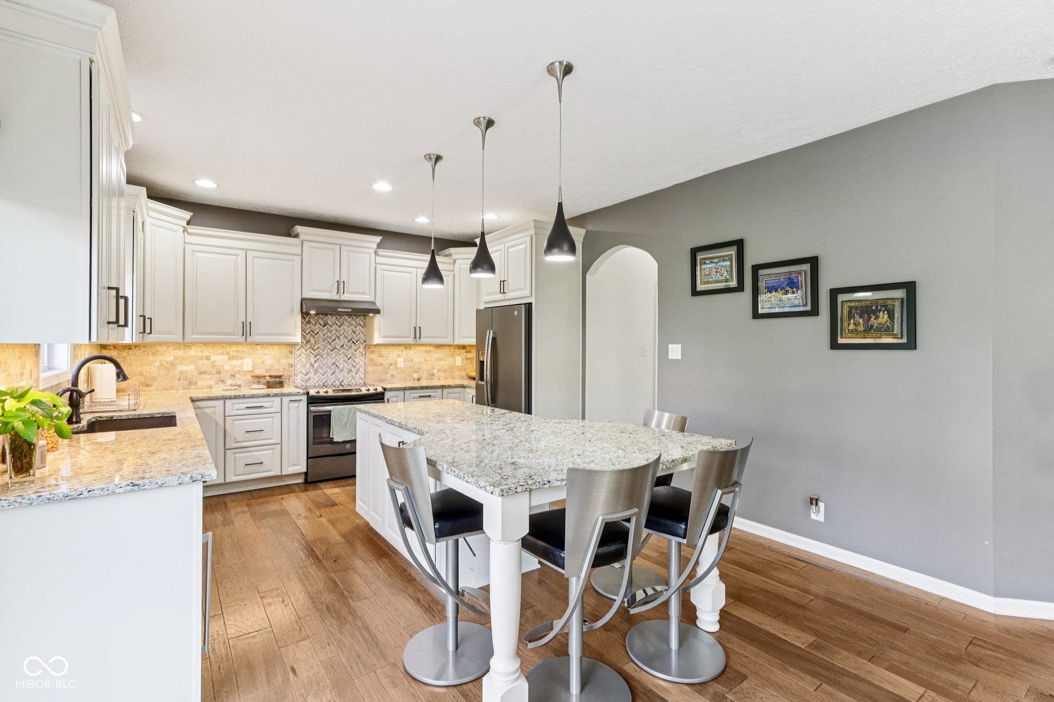 4100 Field Master Circle