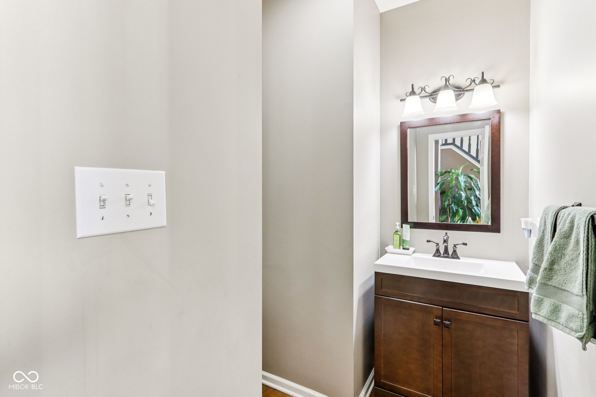 4100 Field Master Circle