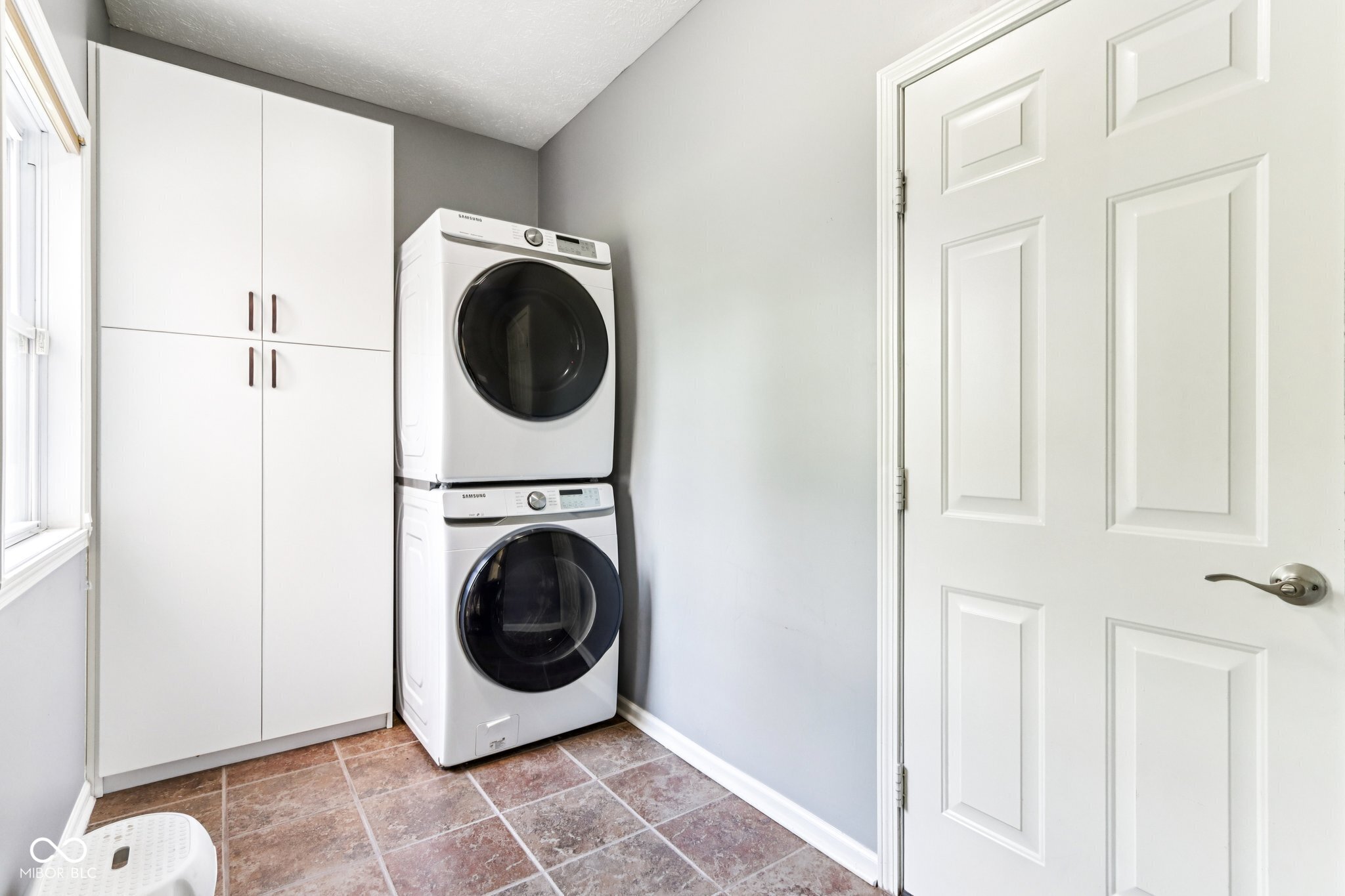 4100 Field Master Circle