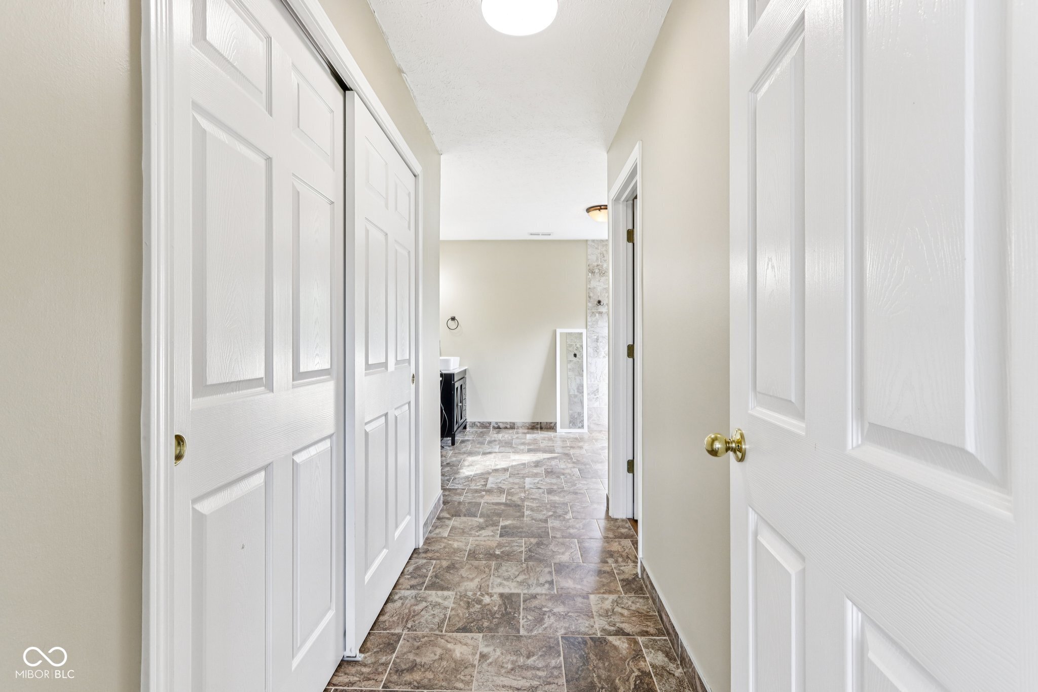 4100 Field Master Circle