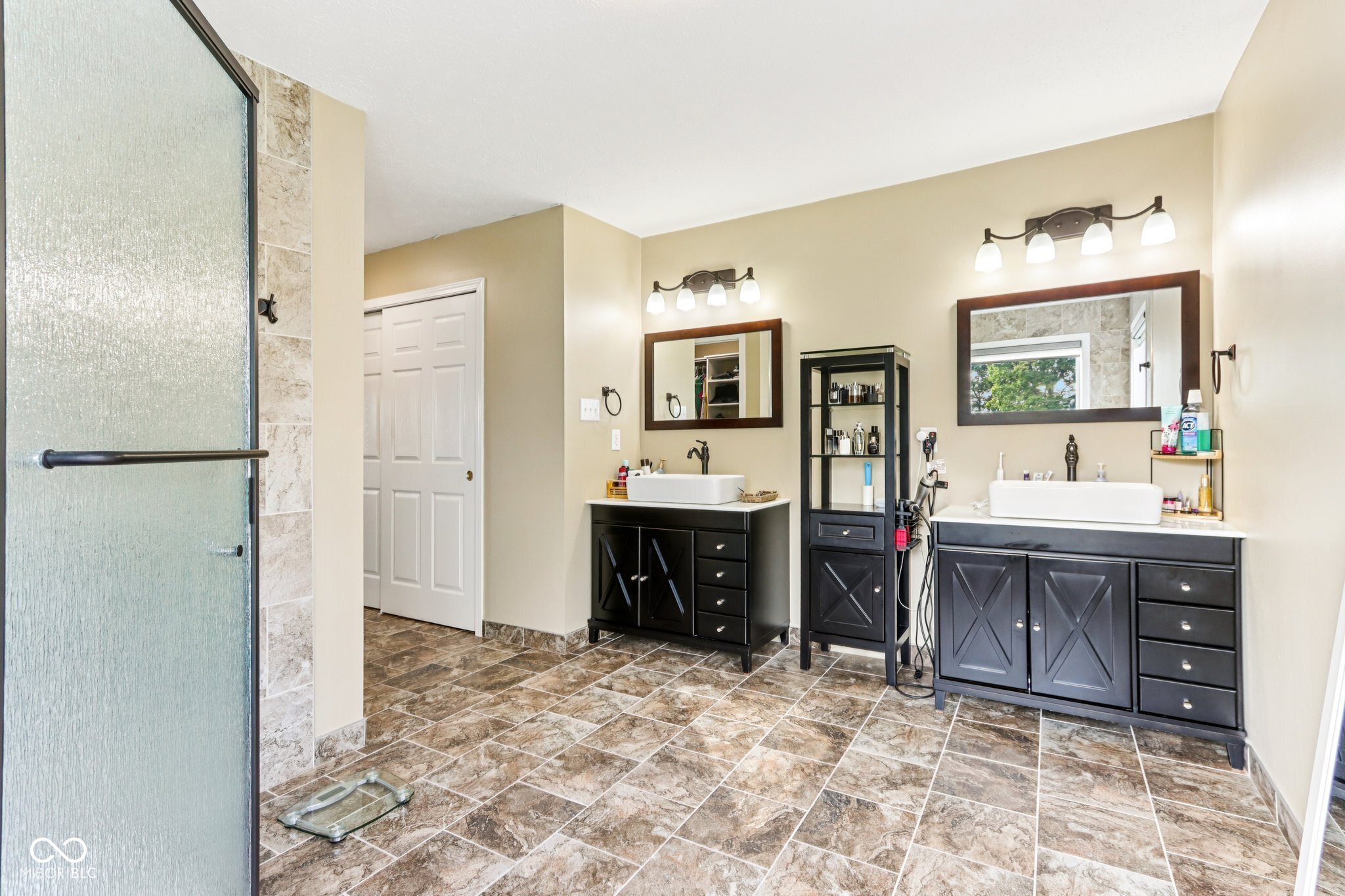 4100 Field Master Circle