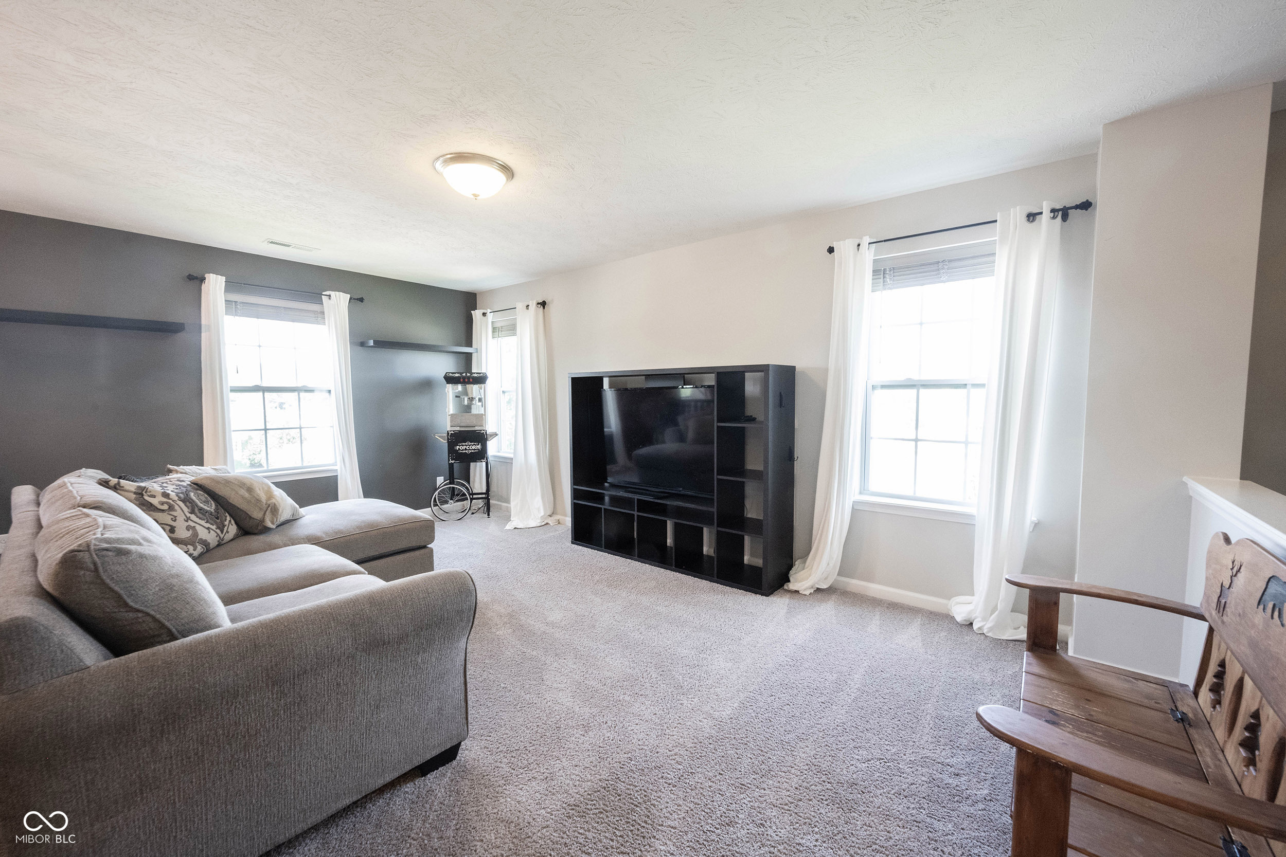 10389 Blue Ribbon Boulevard