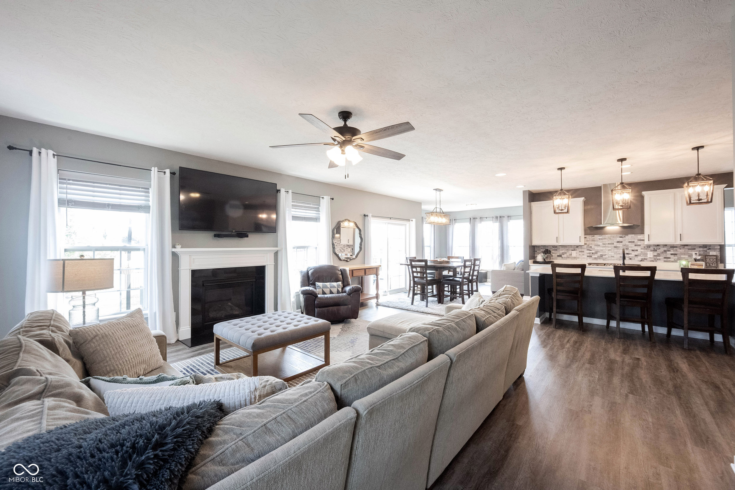 10389 Blue Ribbon Boulevard