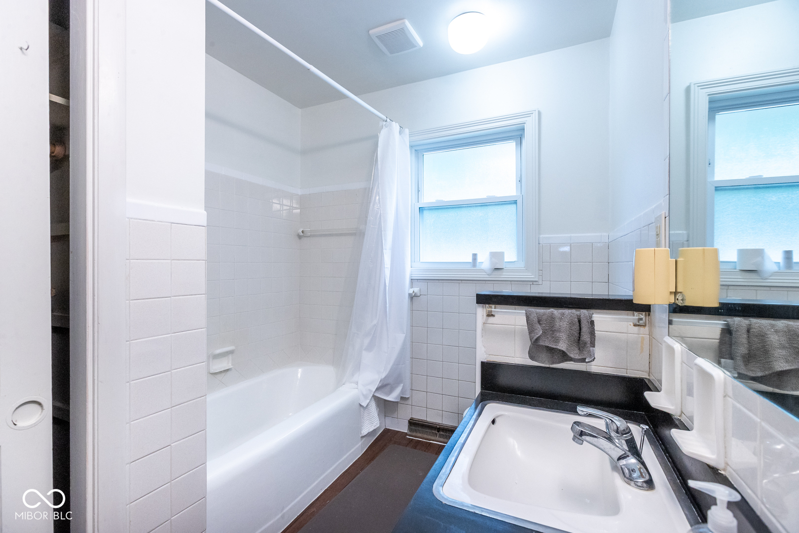 1459 E Brunswick Avenue