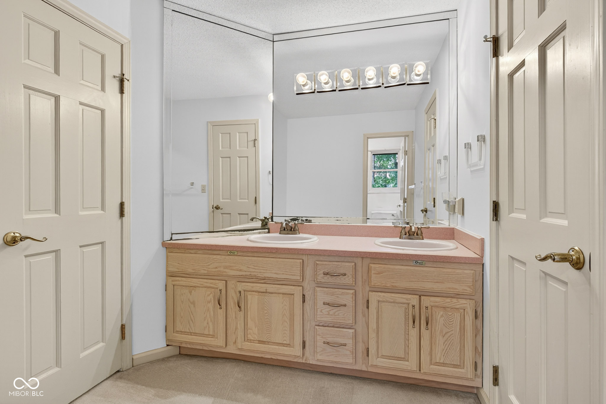 2304 N Kensington Way