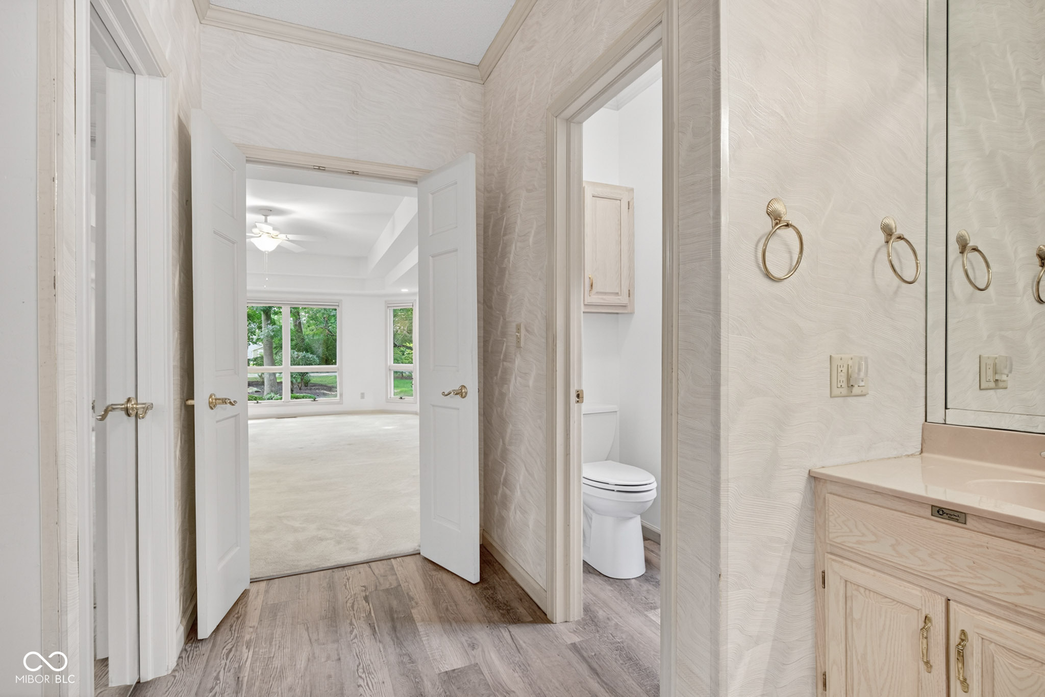 2304 N Kensington Way