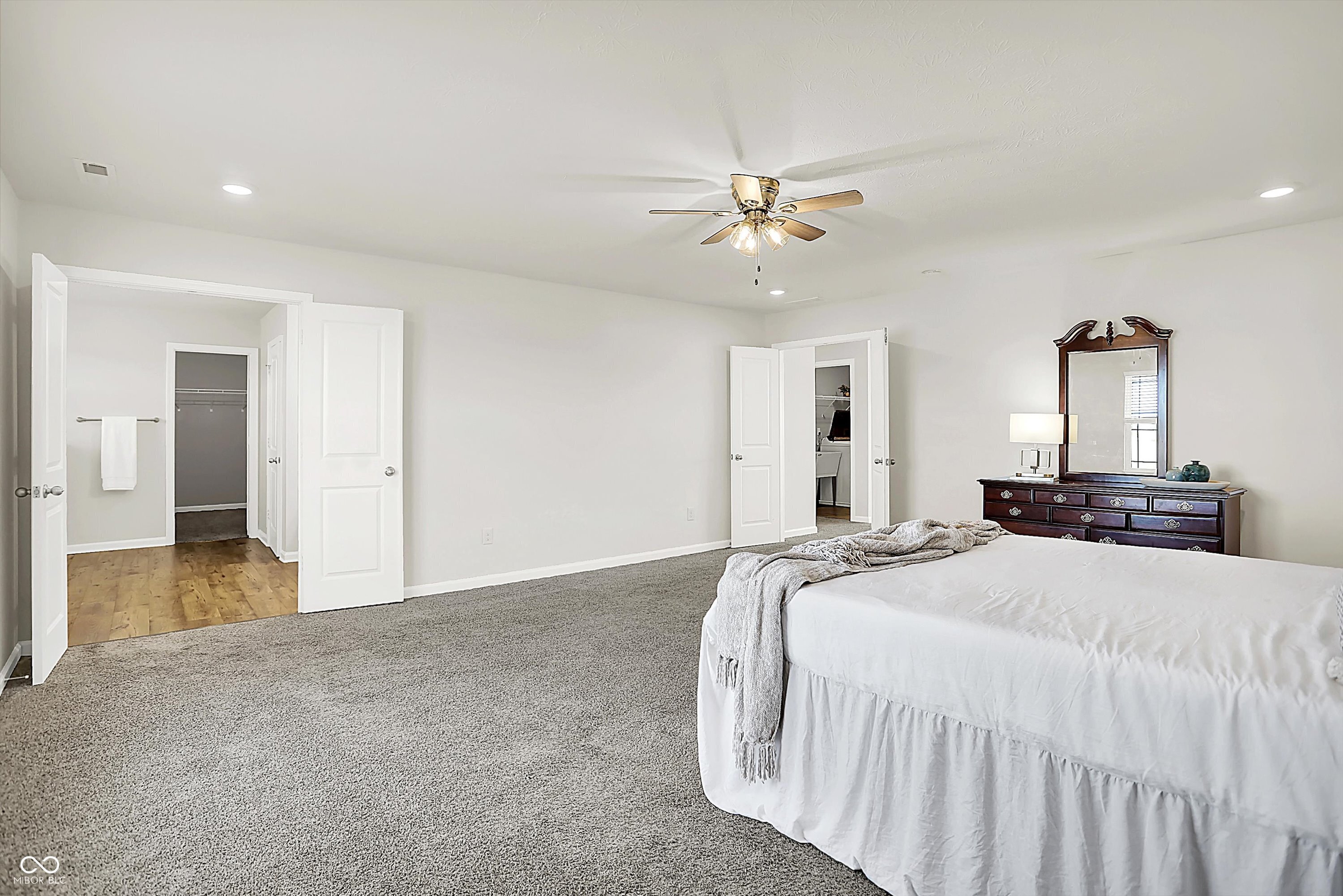 6390 Flag Stop Drive