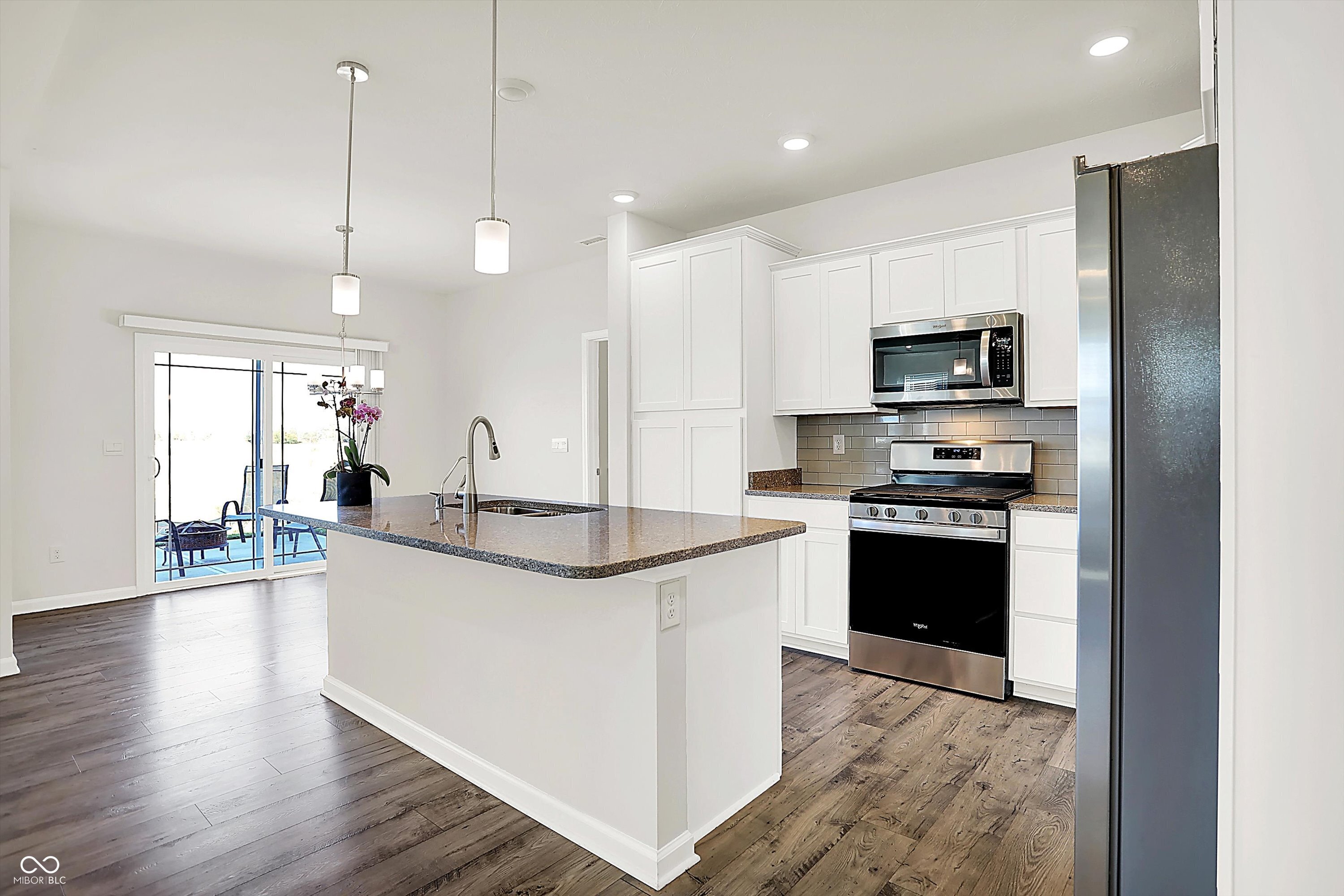 6390 Flag Stop Drive