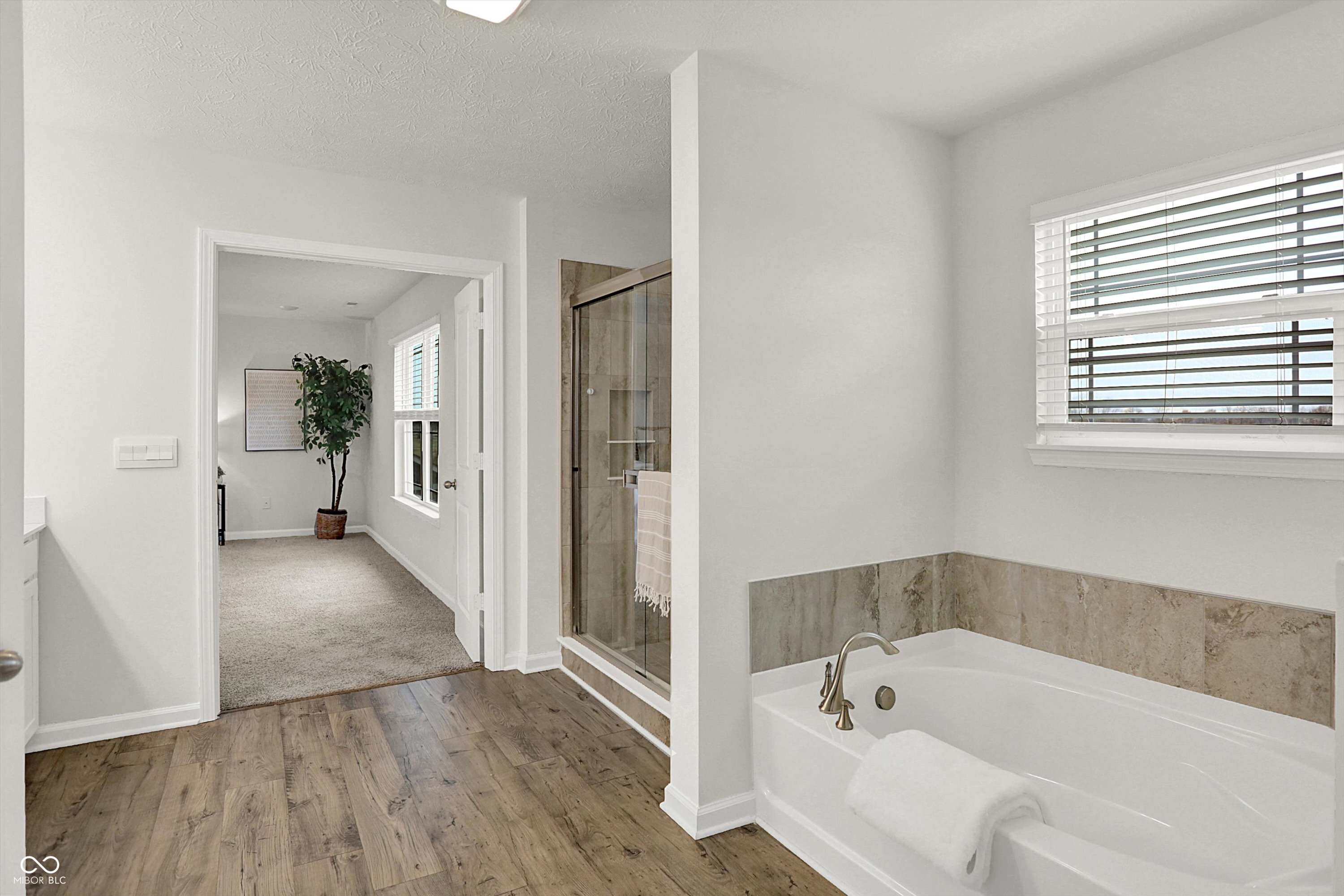 6390 Flag Stop Drive