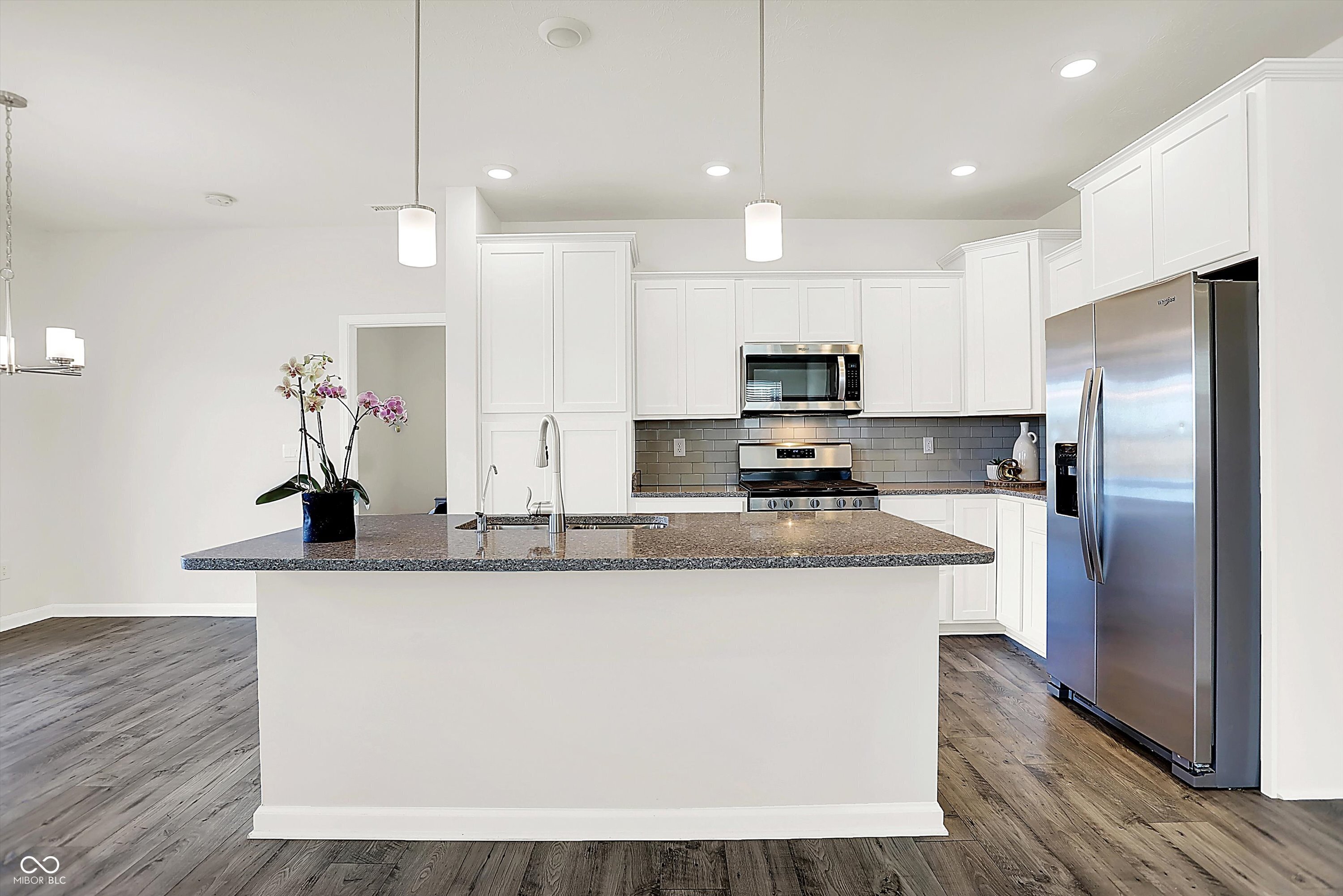 6390 Flag Stop Drive