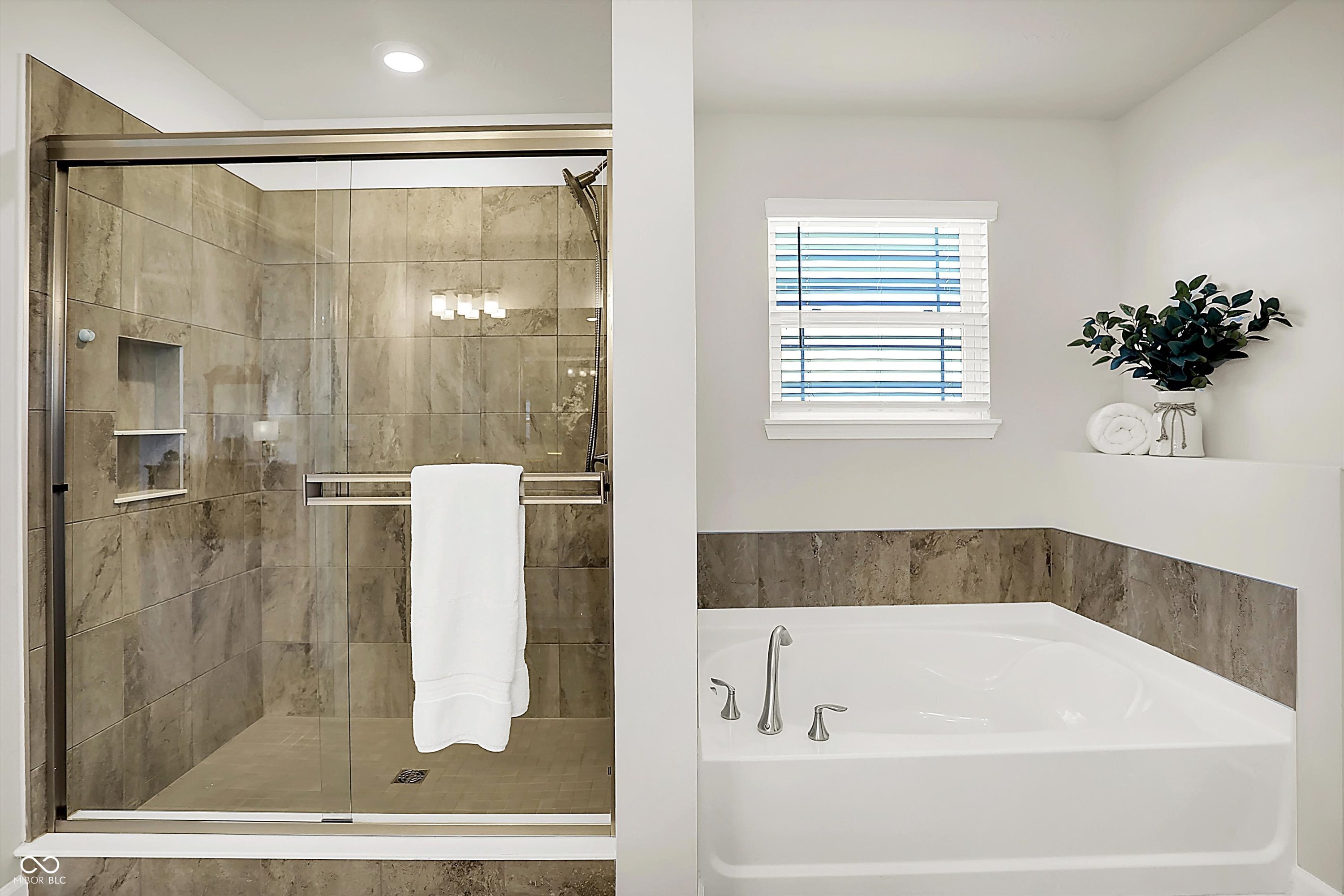 6390 Flag Stop Drive