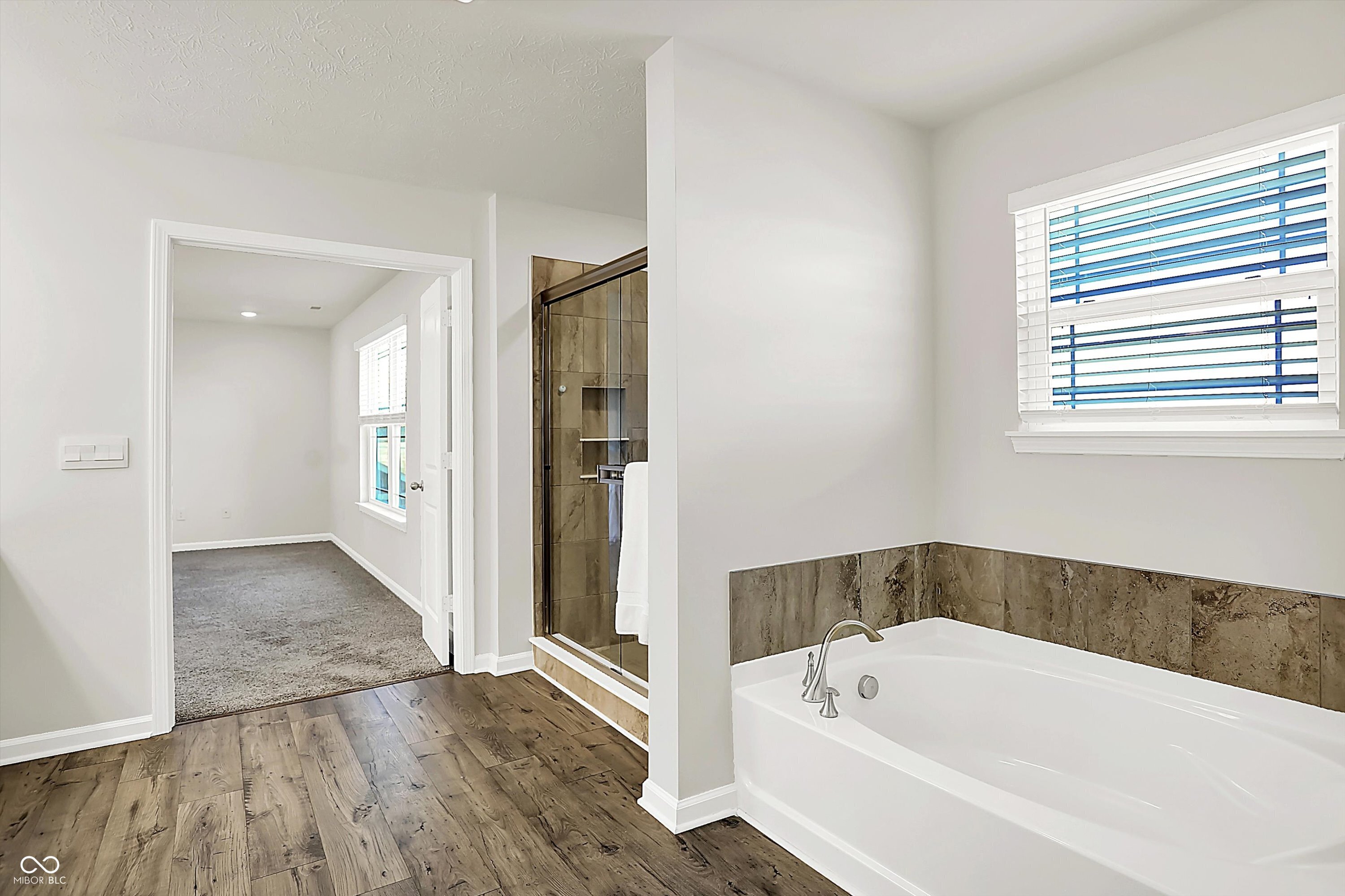 6390 Flag Stop Drive