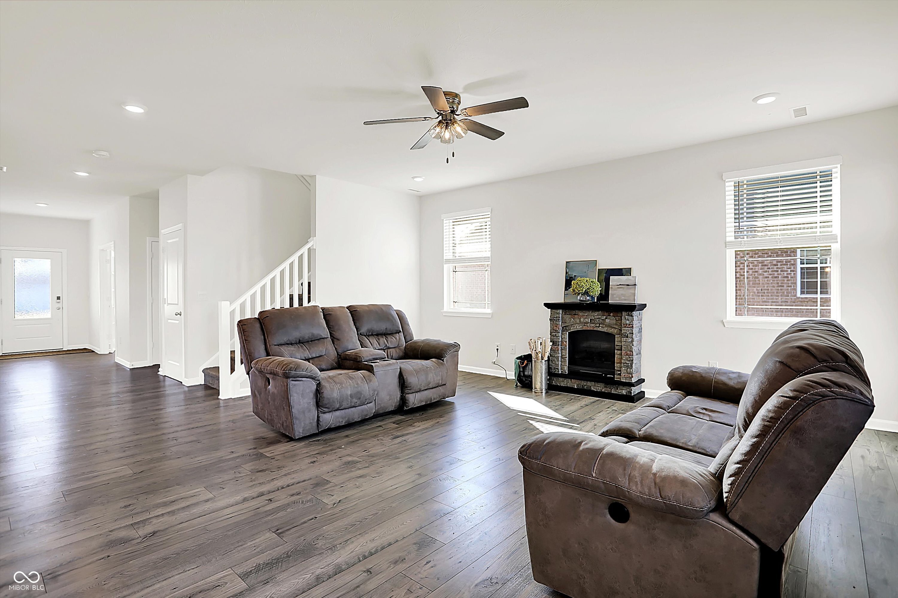 6390 Flag Stop Drive