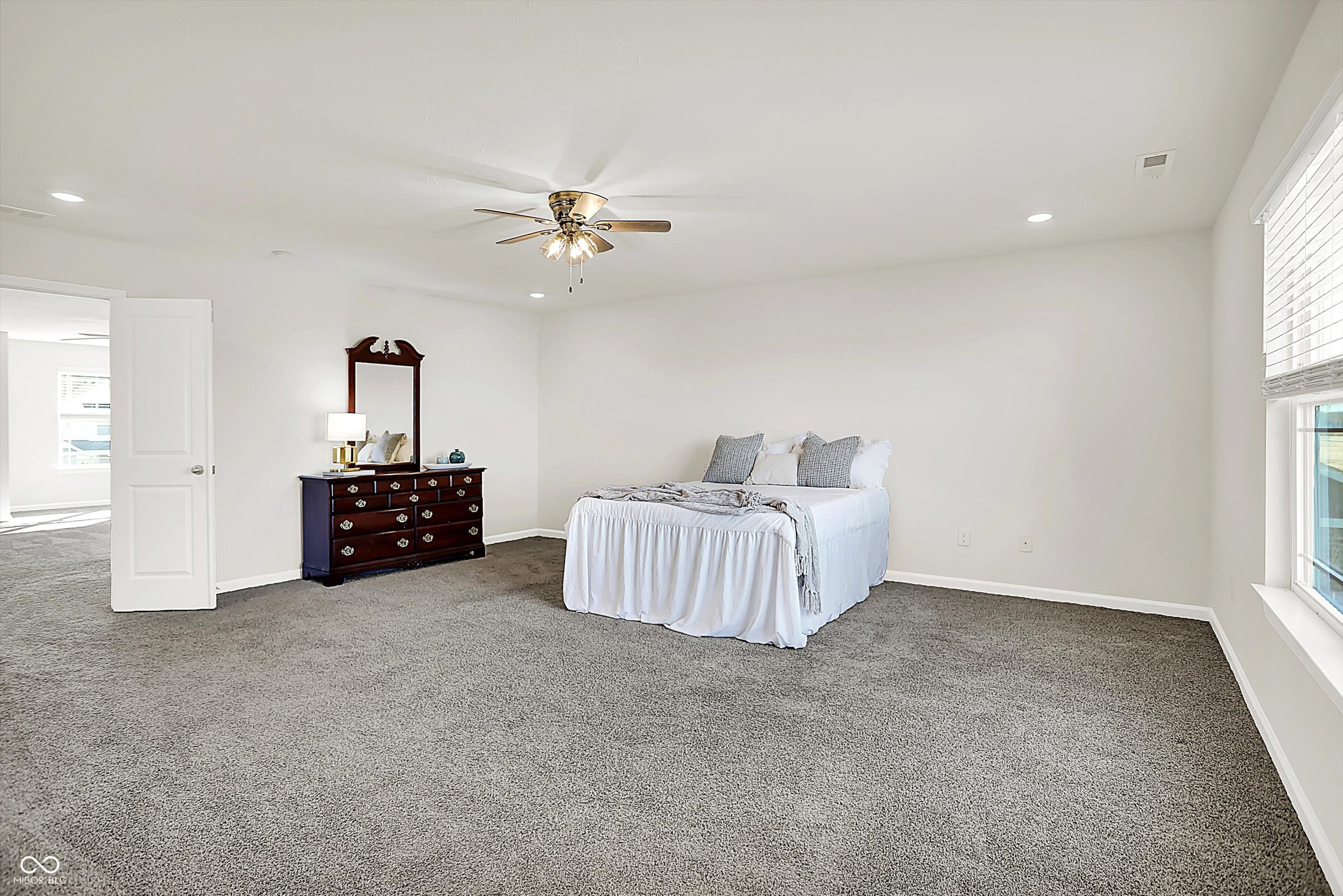 6390 Flag Stop Drive