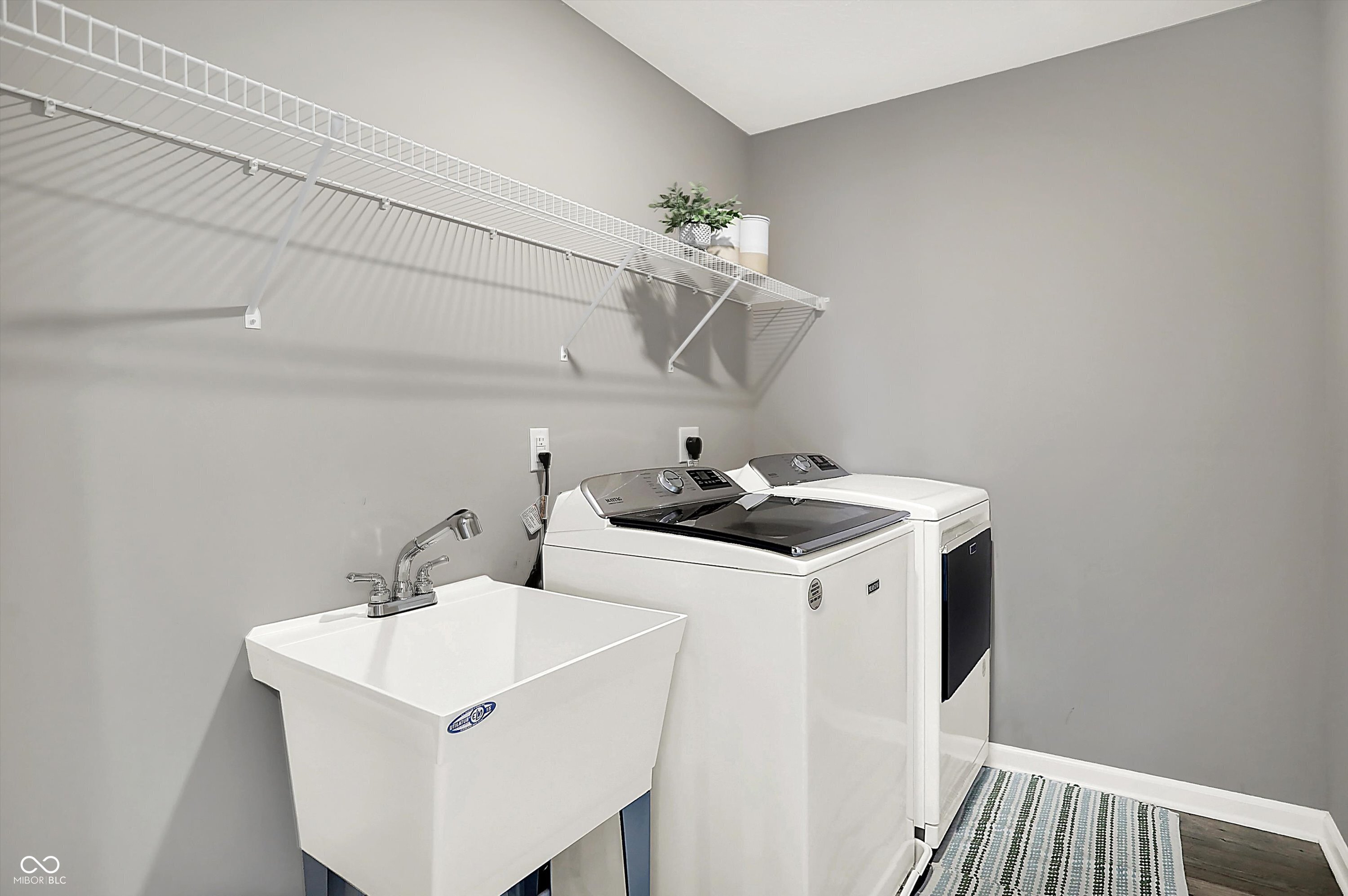 6390 Flag Stop Drive