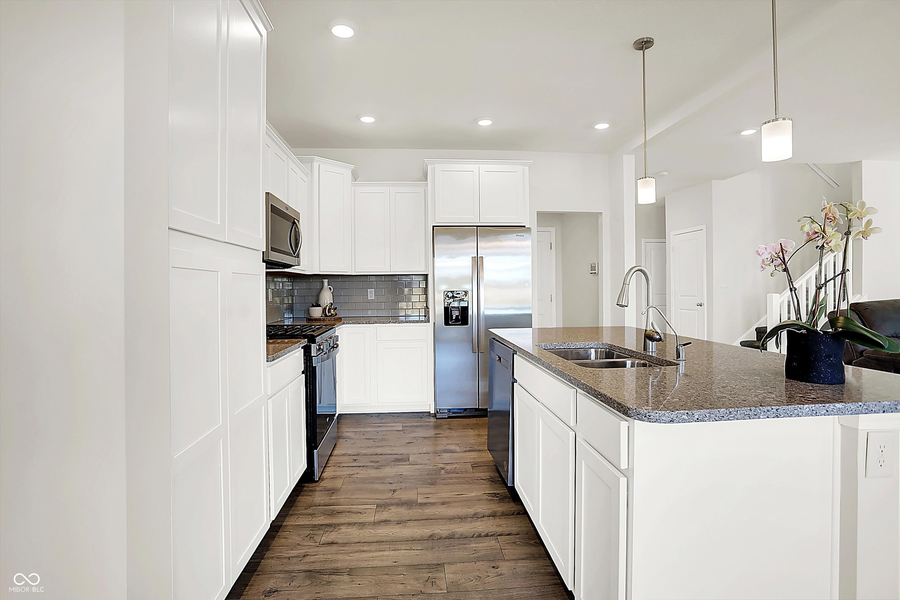 6390 Flag Stop Drive