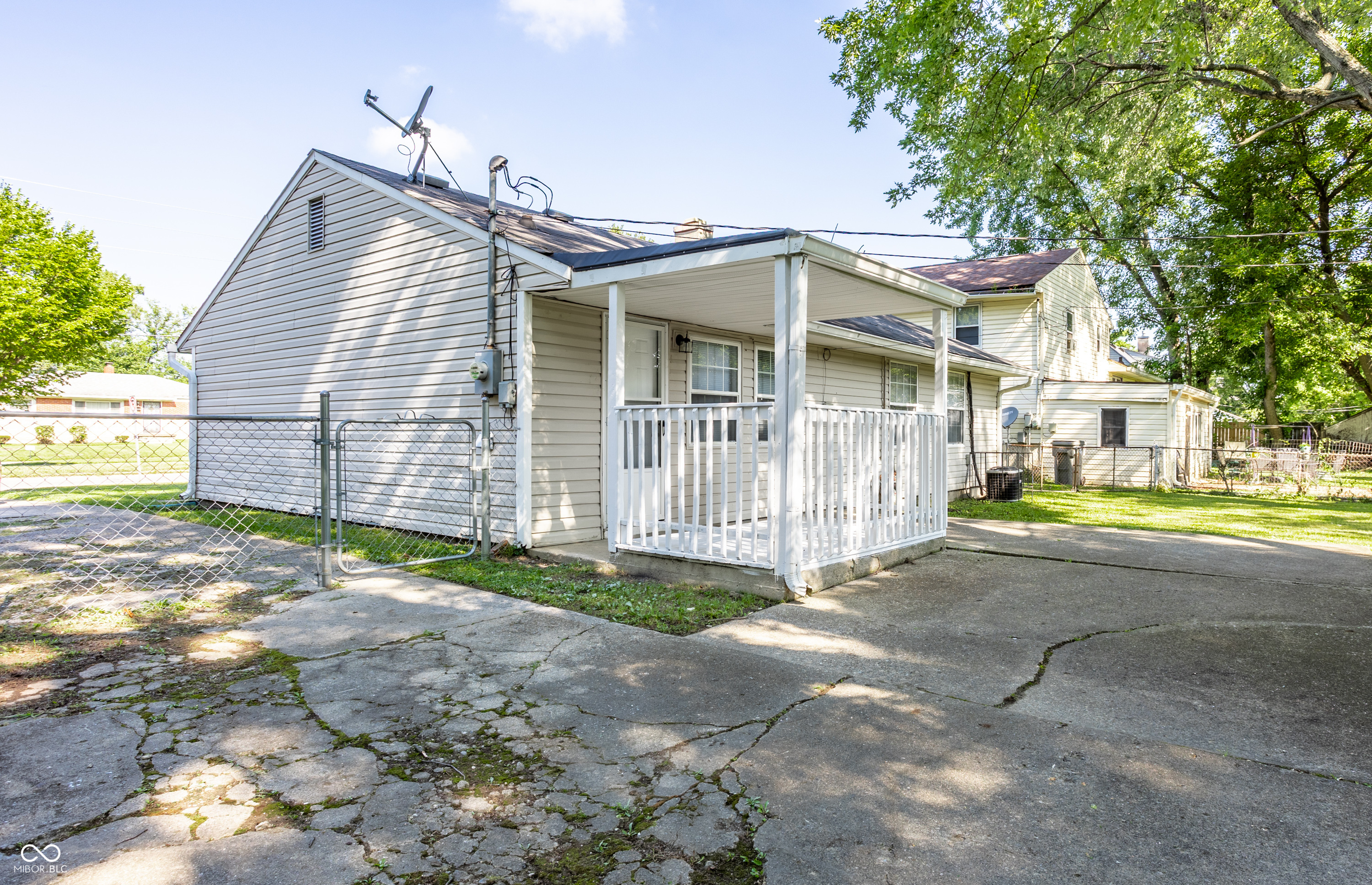 4101 N Arlington Avenue