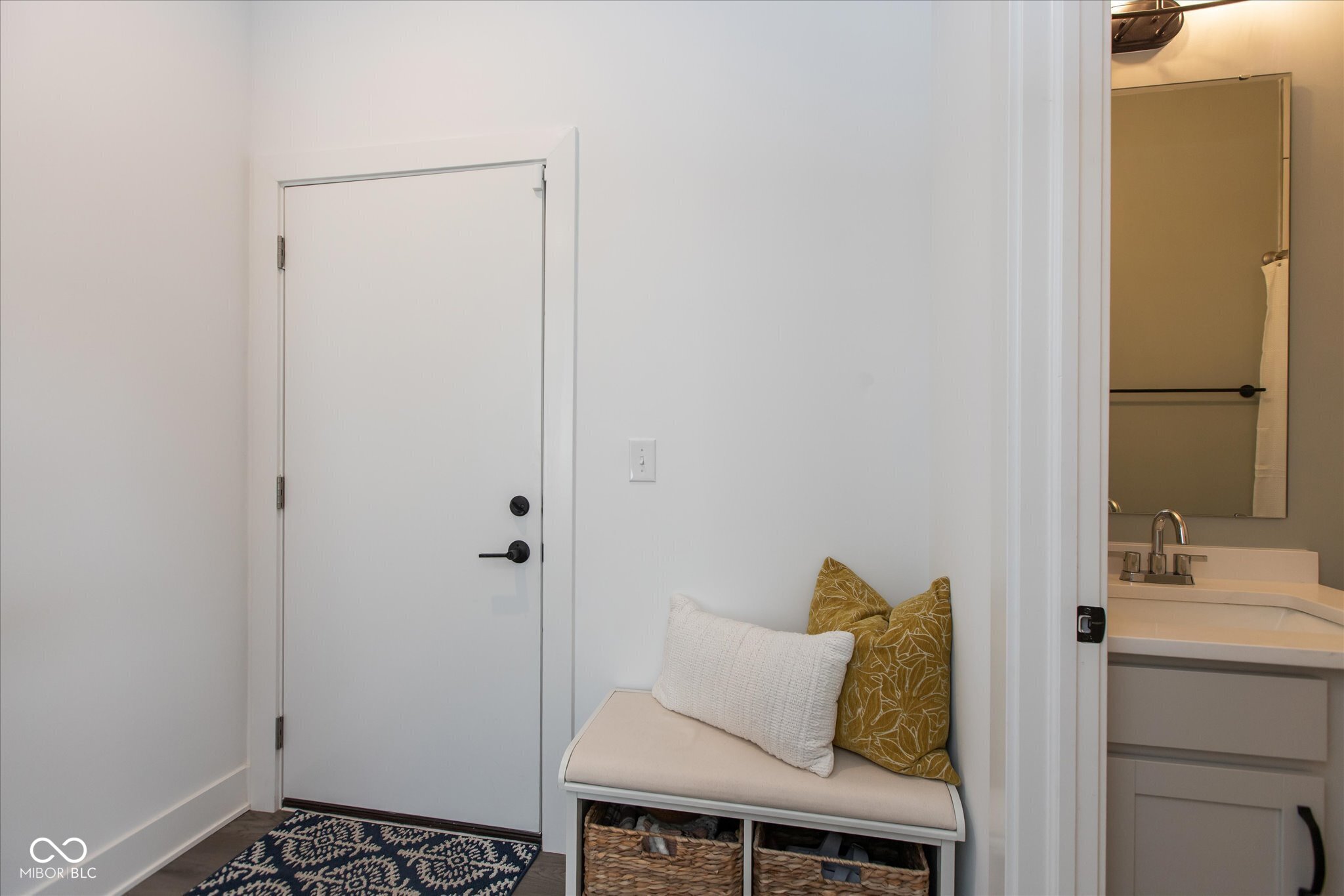 2135 N College Avenue