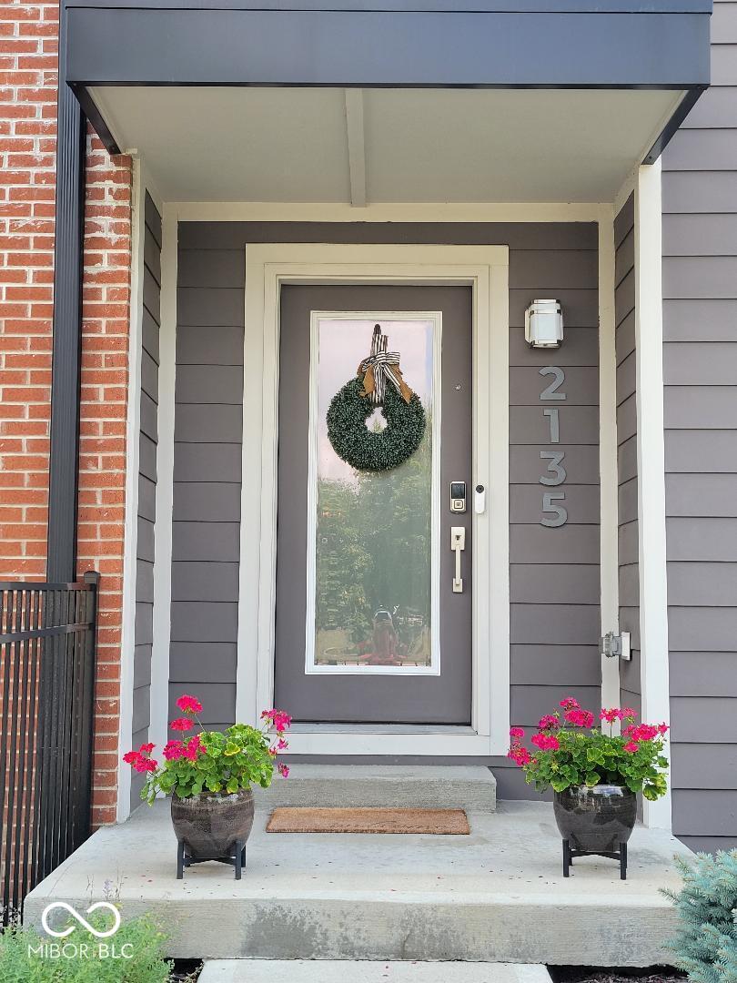 2135 N College Avenue