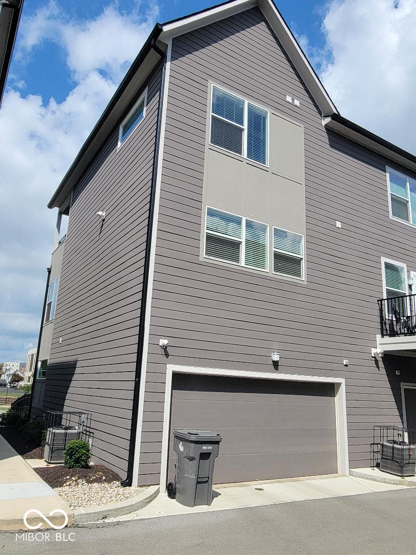 2135 N College Avenue