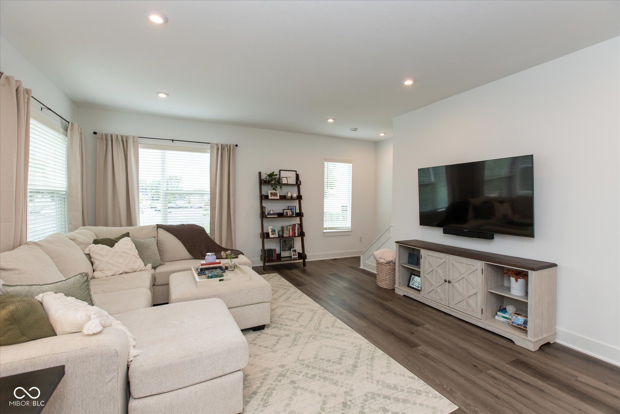 2135 N College Avenue