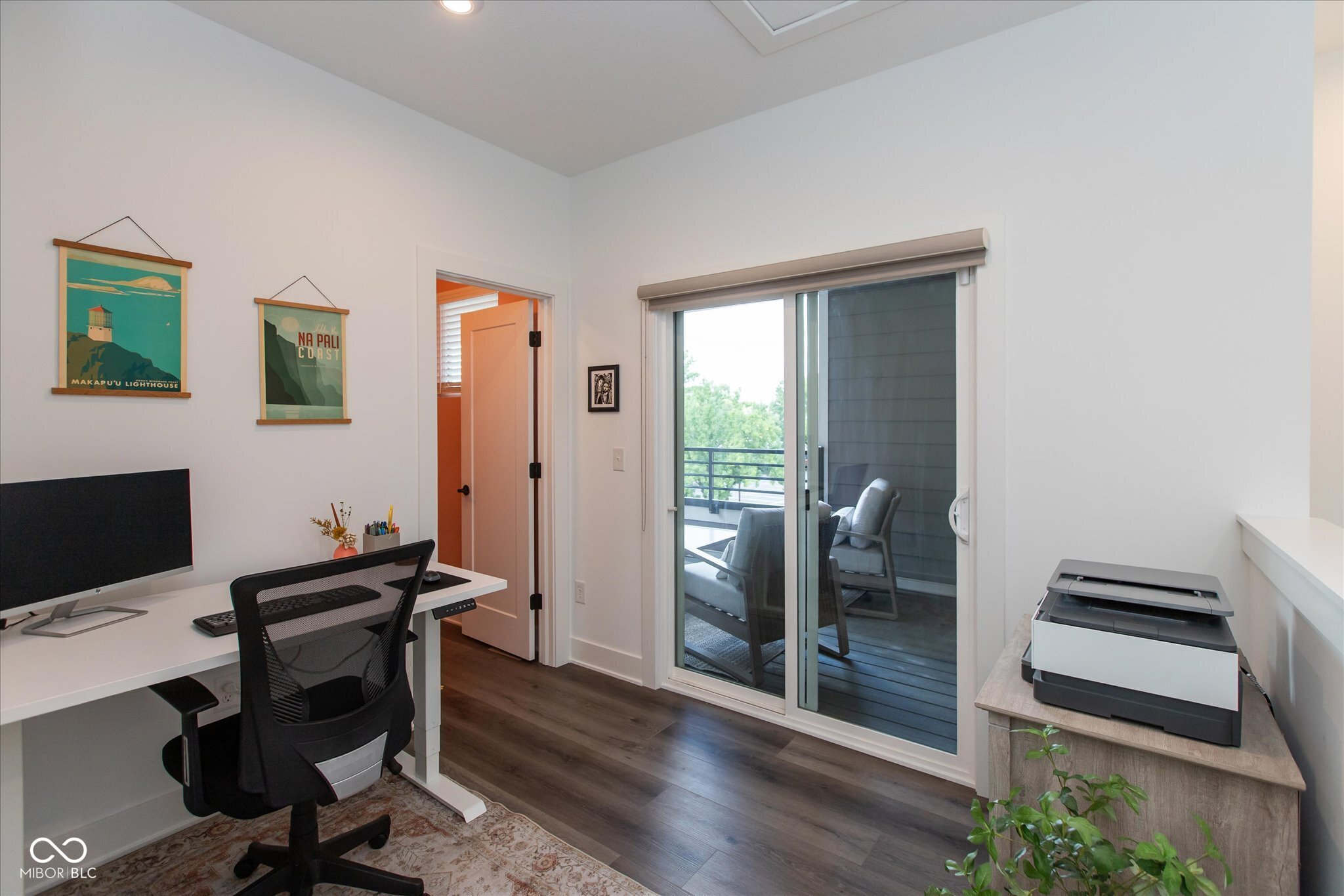 2135 N College Avenue