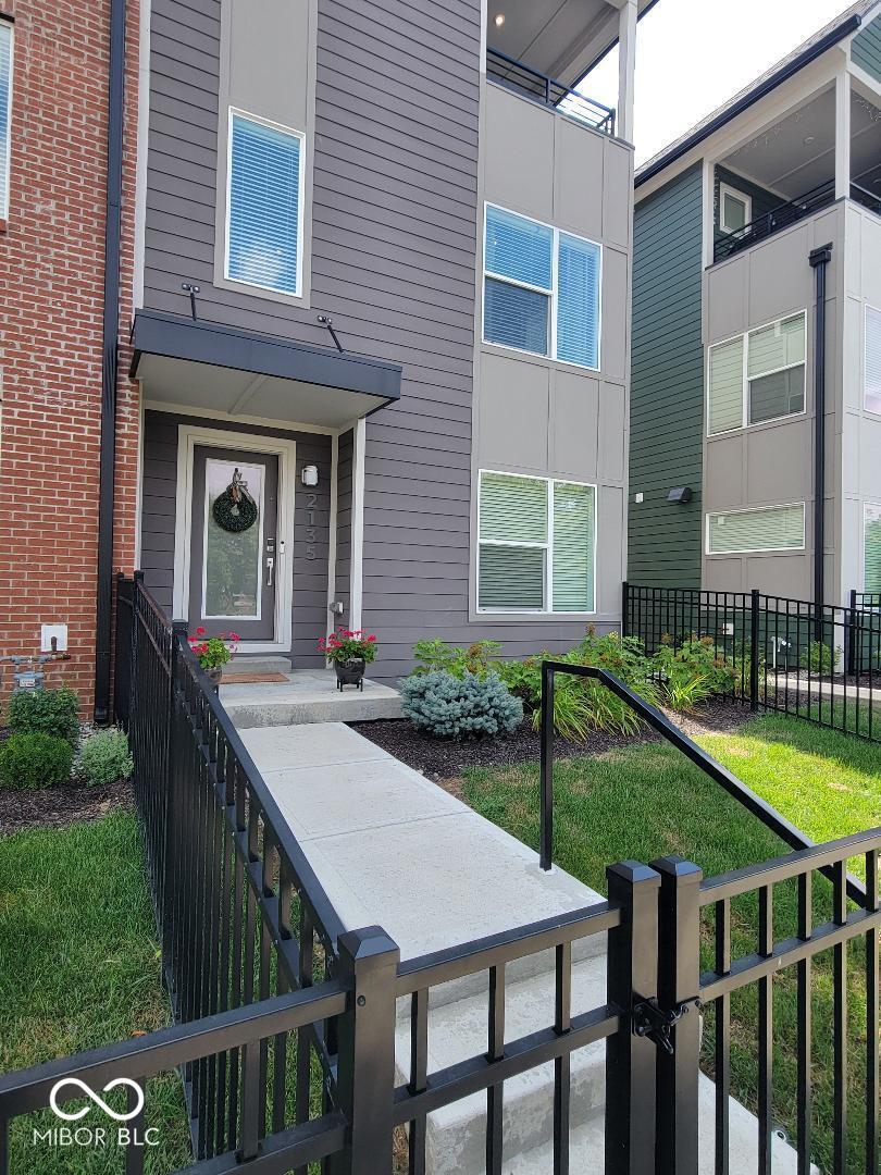 2135 N College Avenue