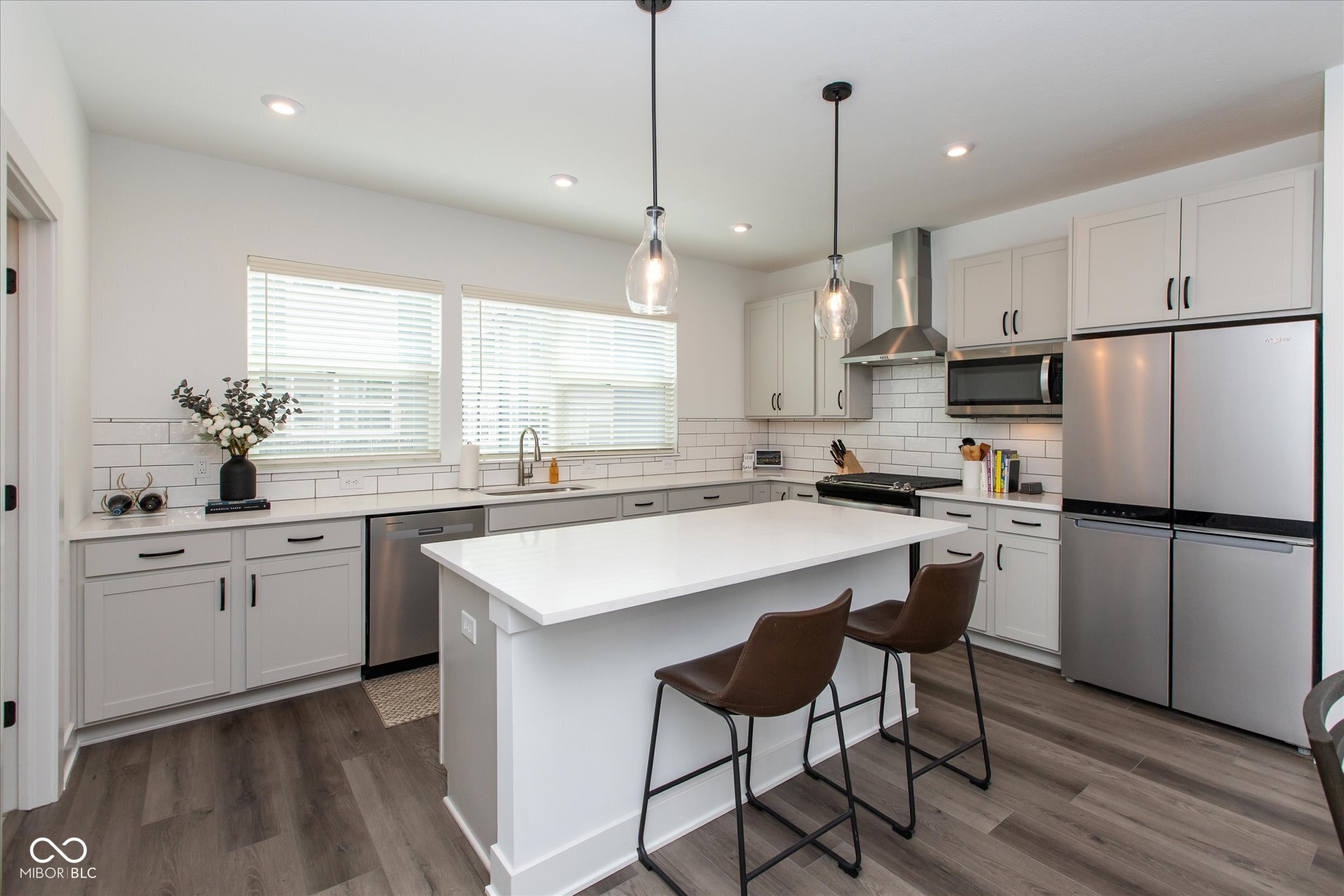 2135 N College Avenue