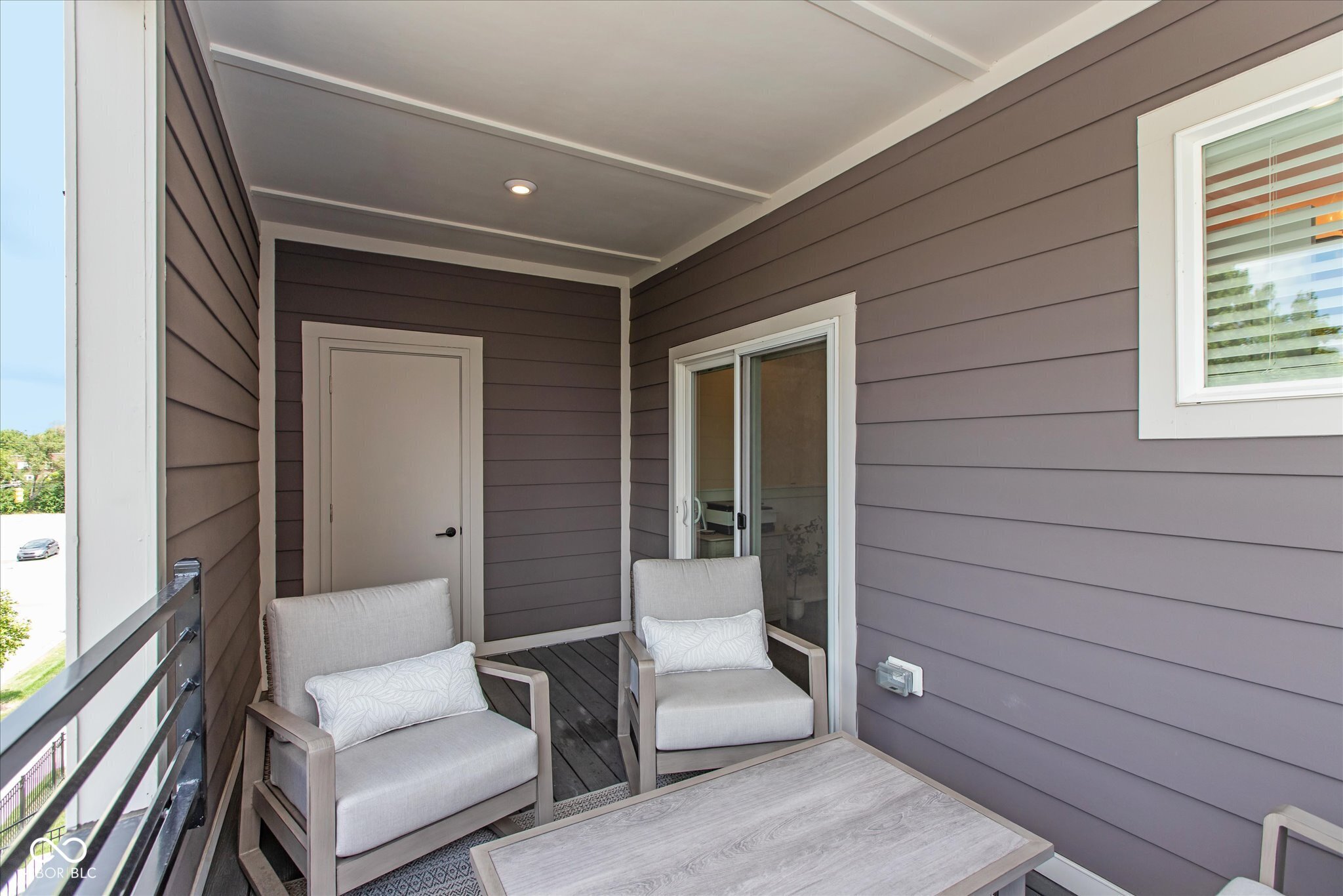 2135 N College Avenue