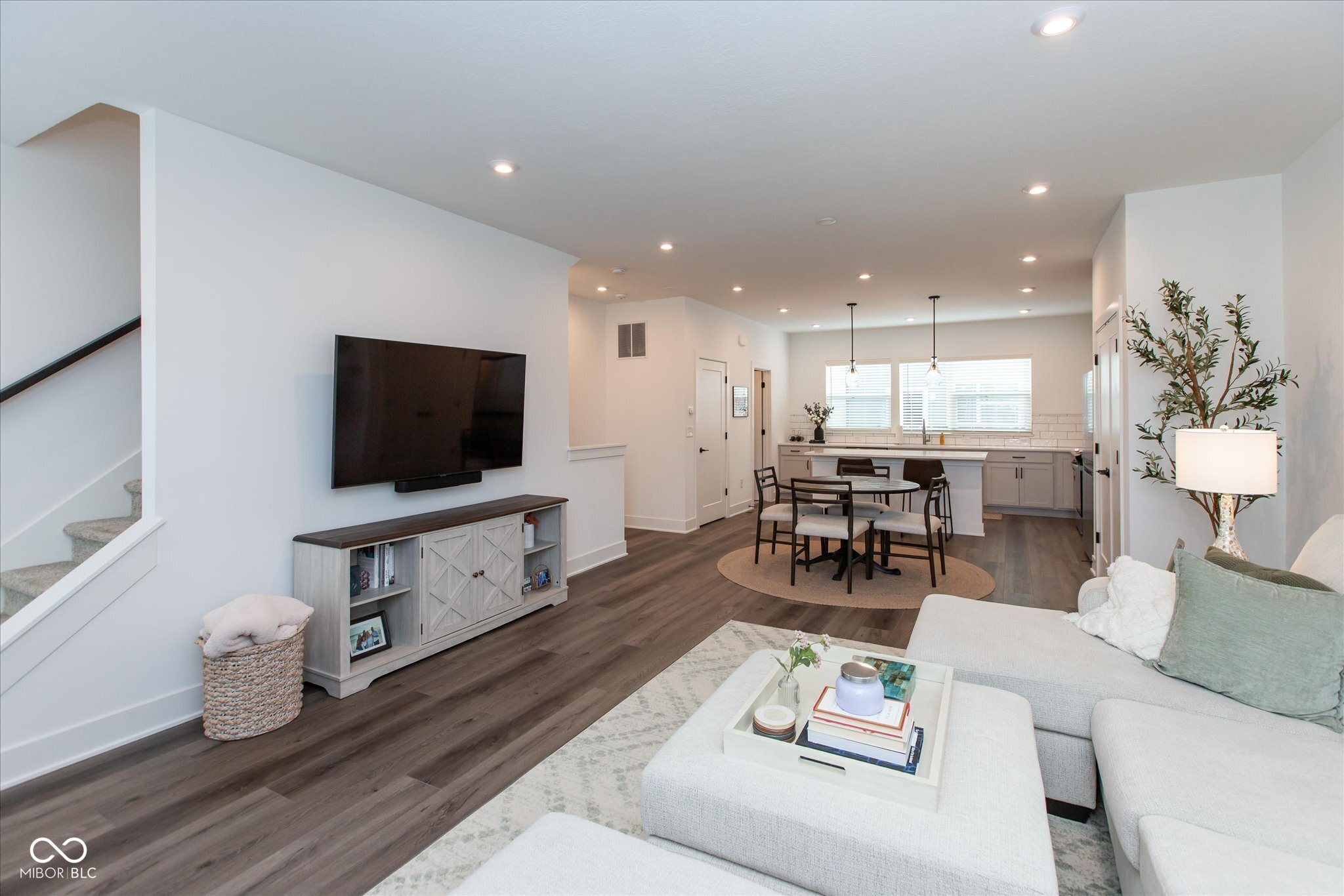 2135 N College Avenue