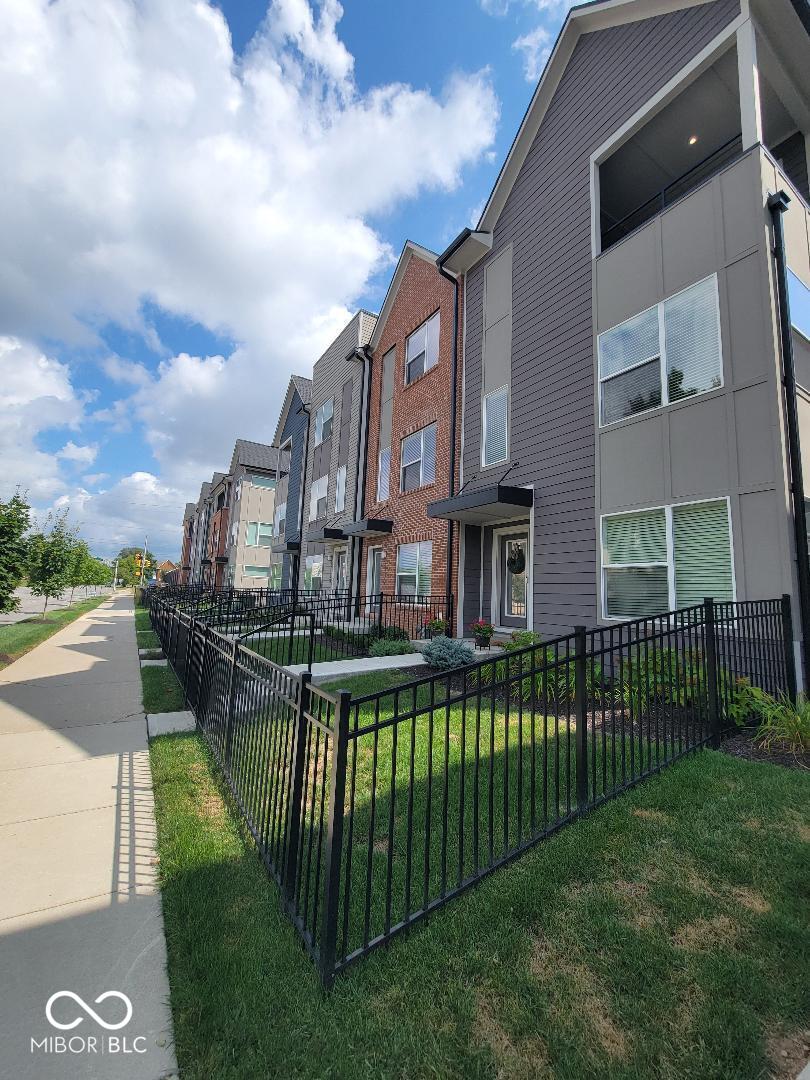 2135 N College Avenue