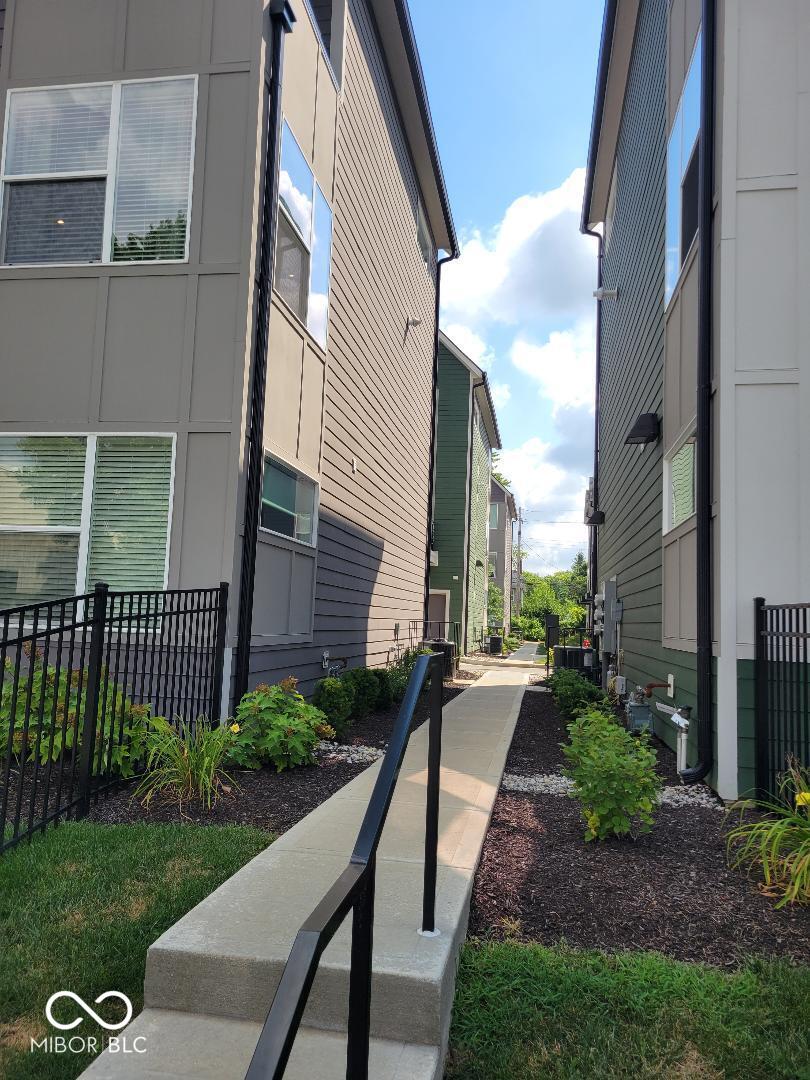 2135 N College Avenue