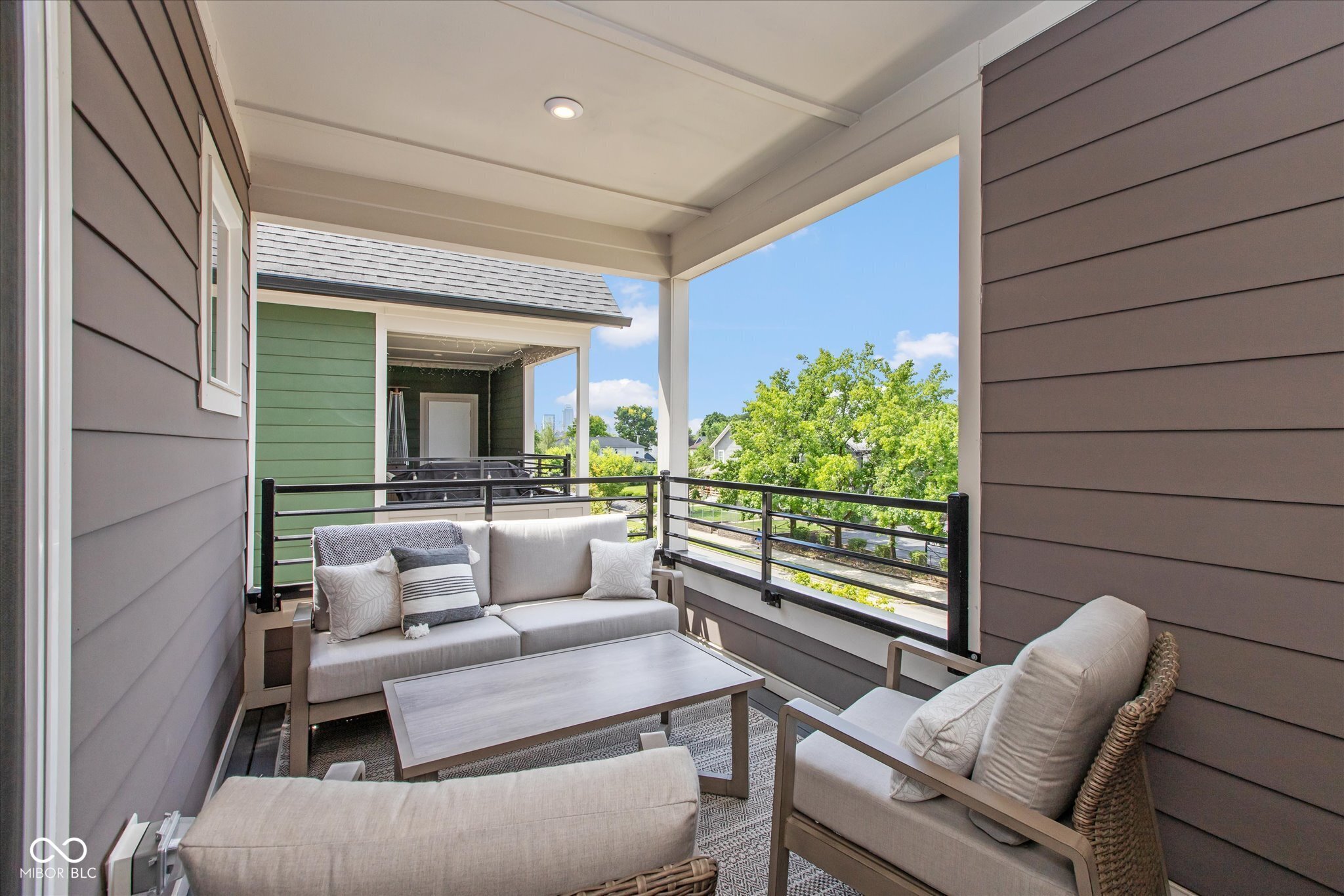 2135 N College Avenue