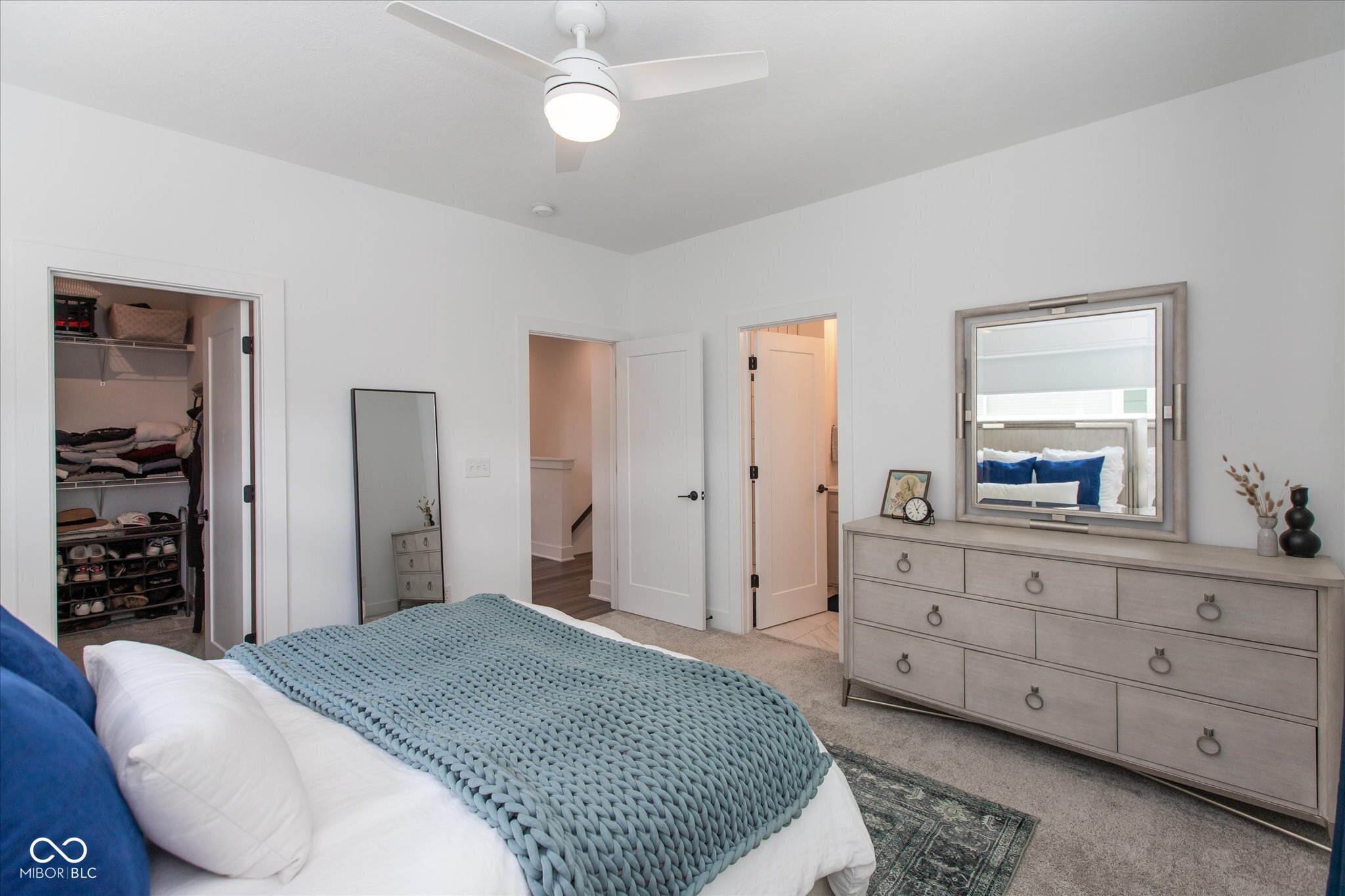 2135 N College Avenue