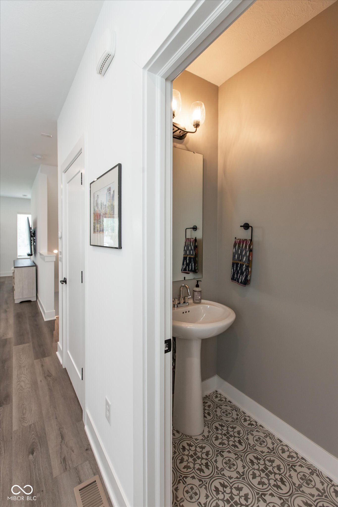 2135 N College Avenue