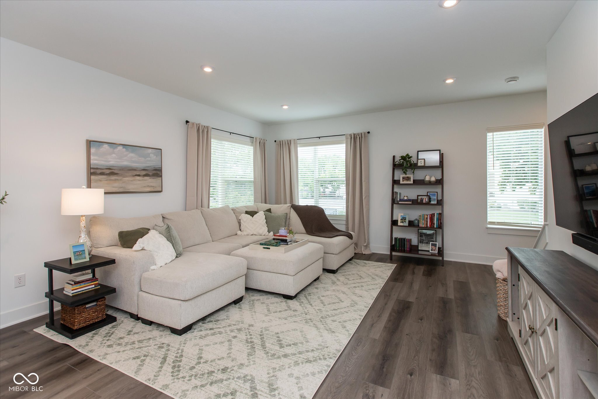 2135 N College Avenue