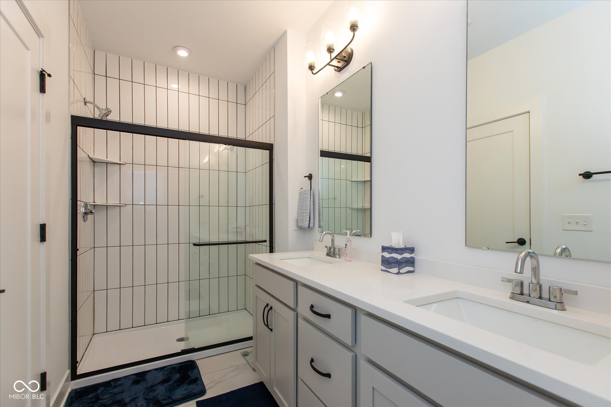 2135 N College Avenue