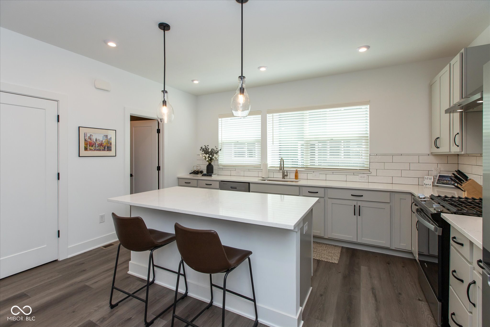 2135 N College Avenue