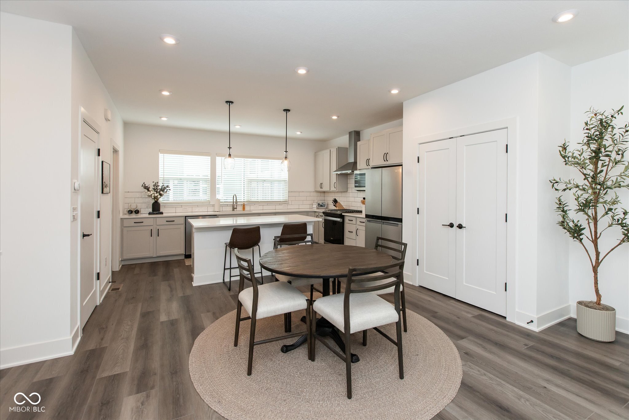 2135 N College Avenue