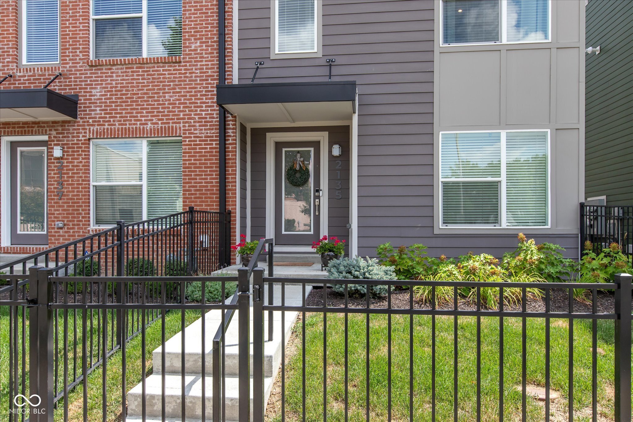 2135 N College Avenue