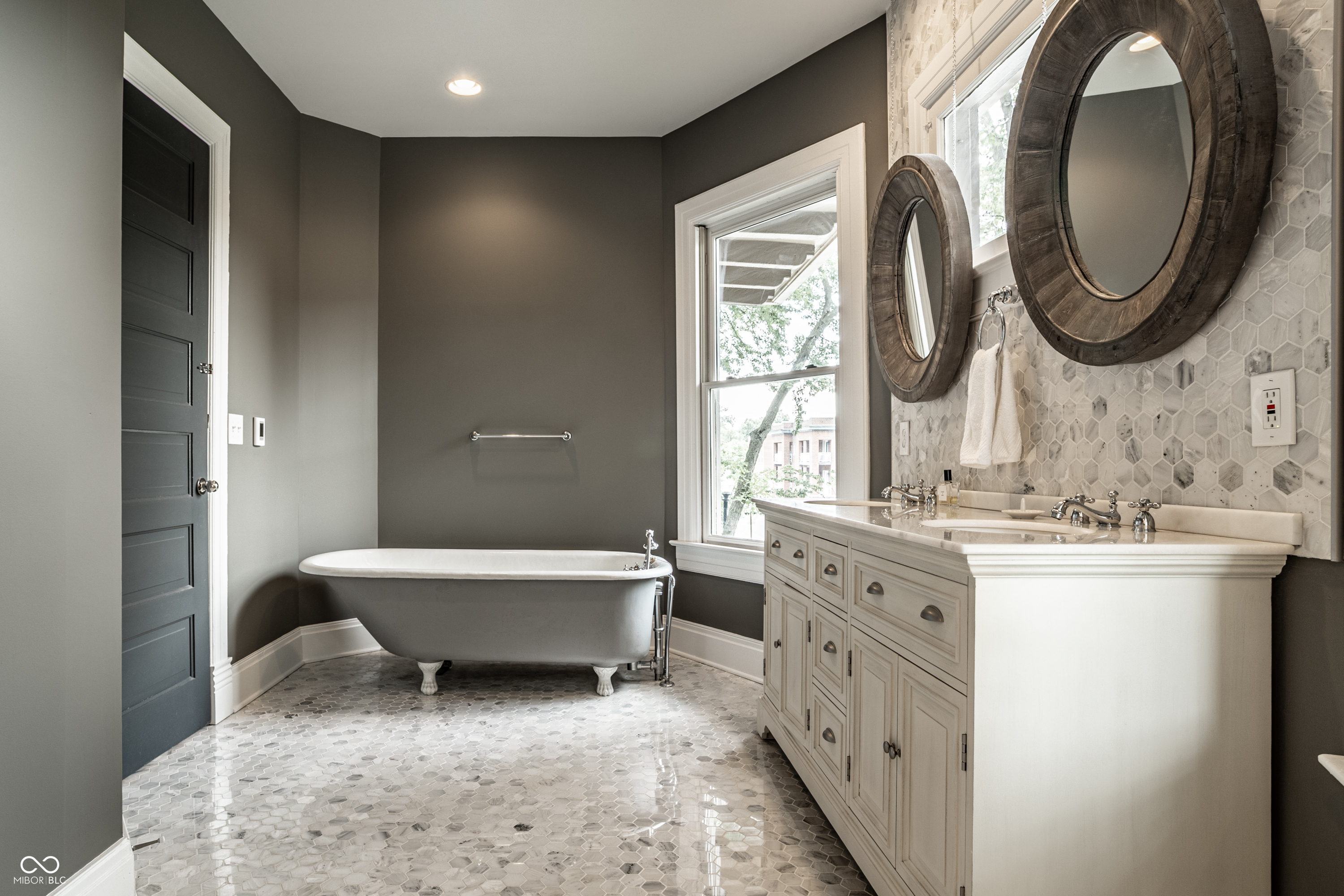 2404 Broadway Street