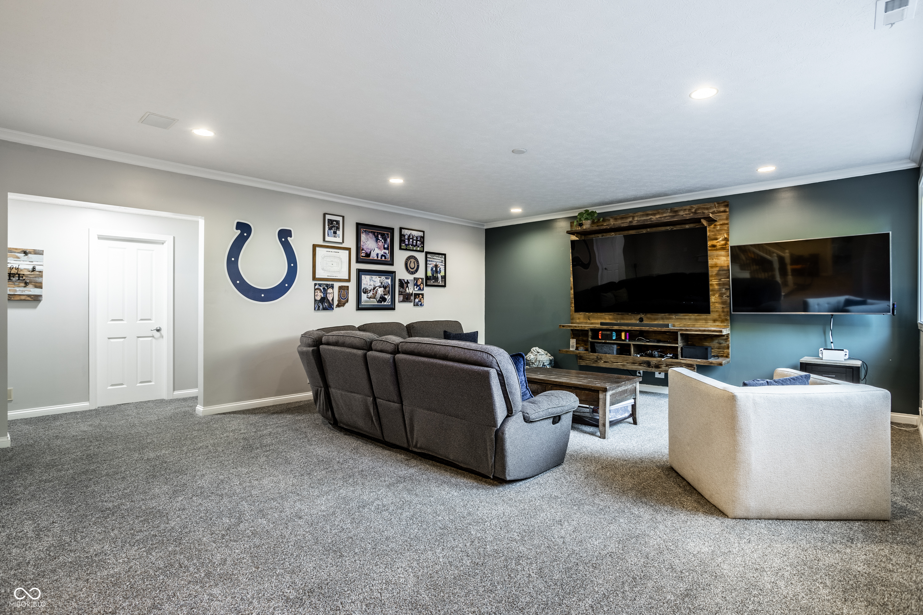 10900 Jasmine Drive