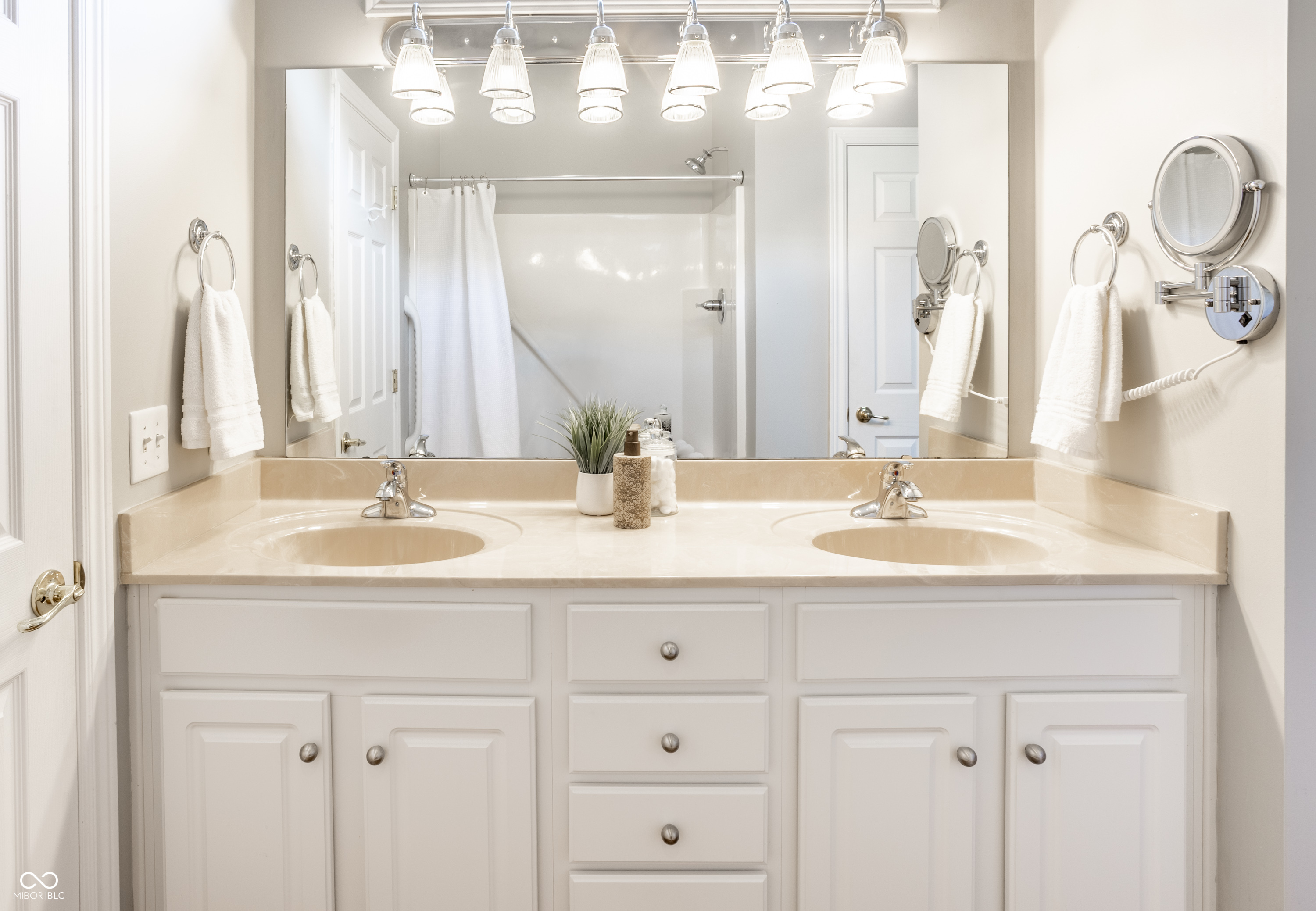 6825 Harbour Woods Overlook